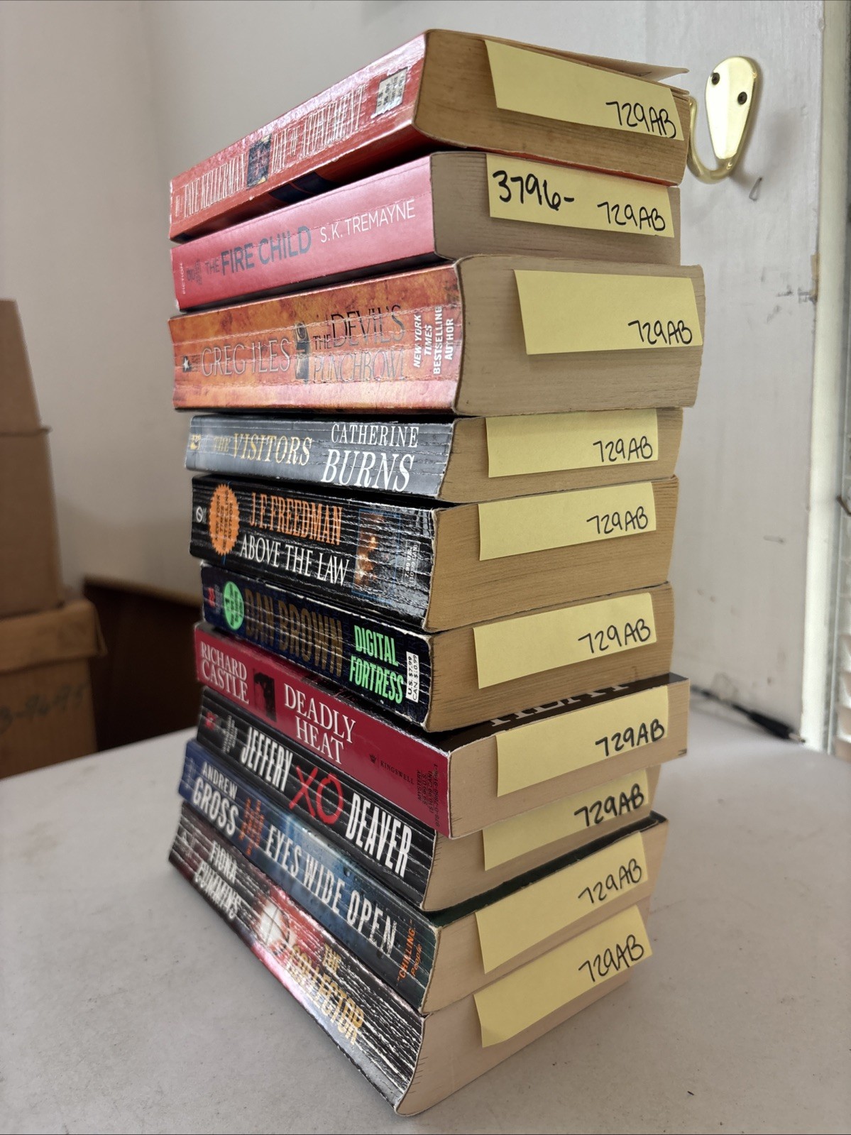 Lot of 10 – Mystery and Thrillers – Mixed Authors – FREE SHIPPING
