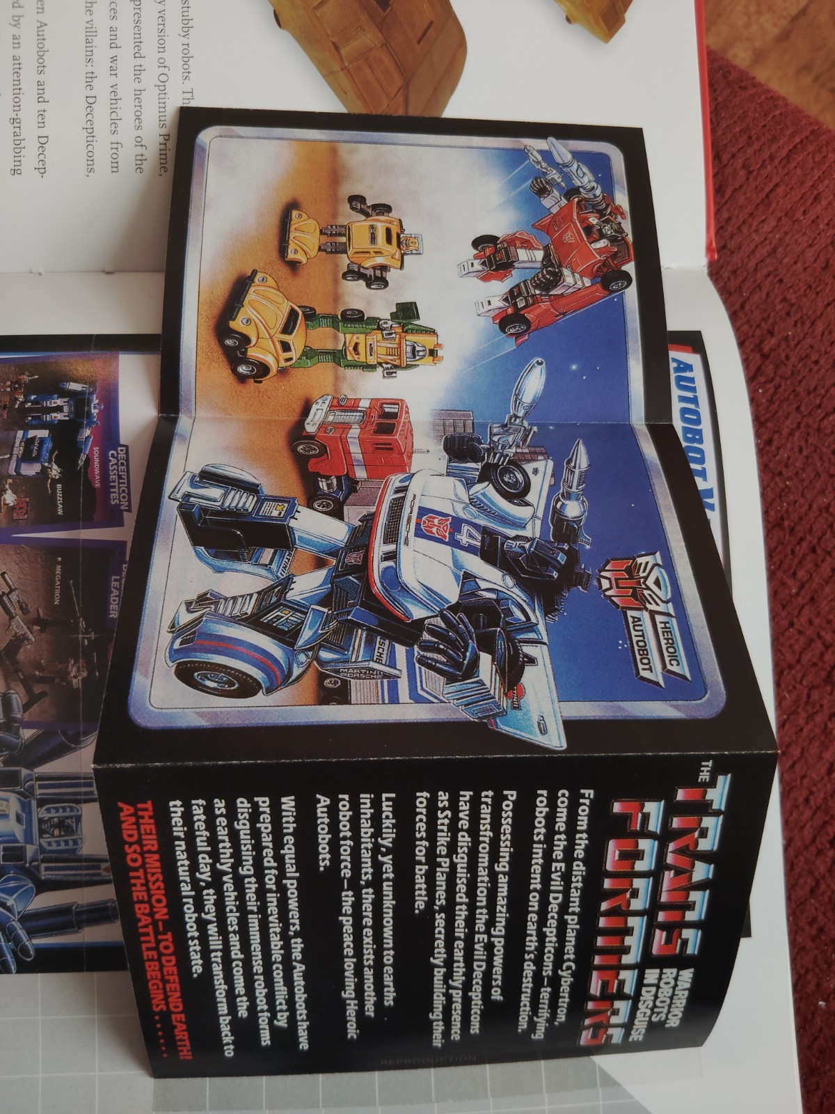 Transformers Vault: The Complete Transformers Universe – Showcasing Rare Collect