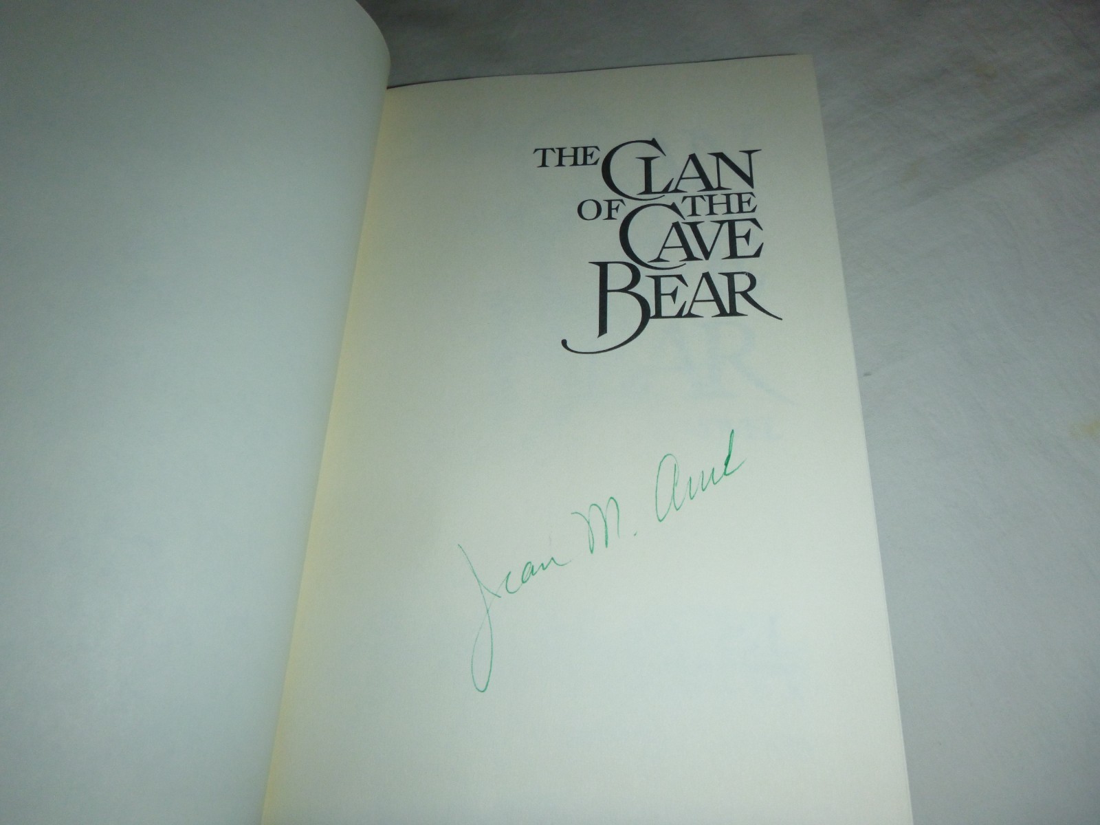 The Clan of the Cave Bear – 1st Ed. /1st Printing Jean M. Auel 1980 HC SIGNED
