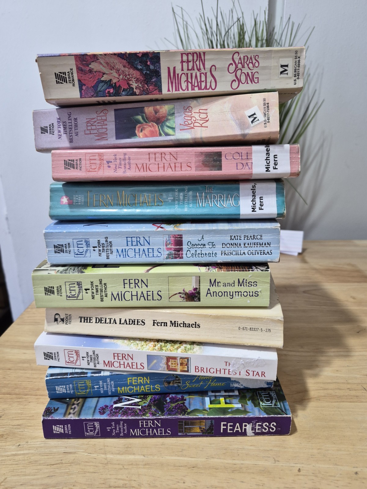 Lot of 10 Fern Michaels Paperback Books TITLES SEEN