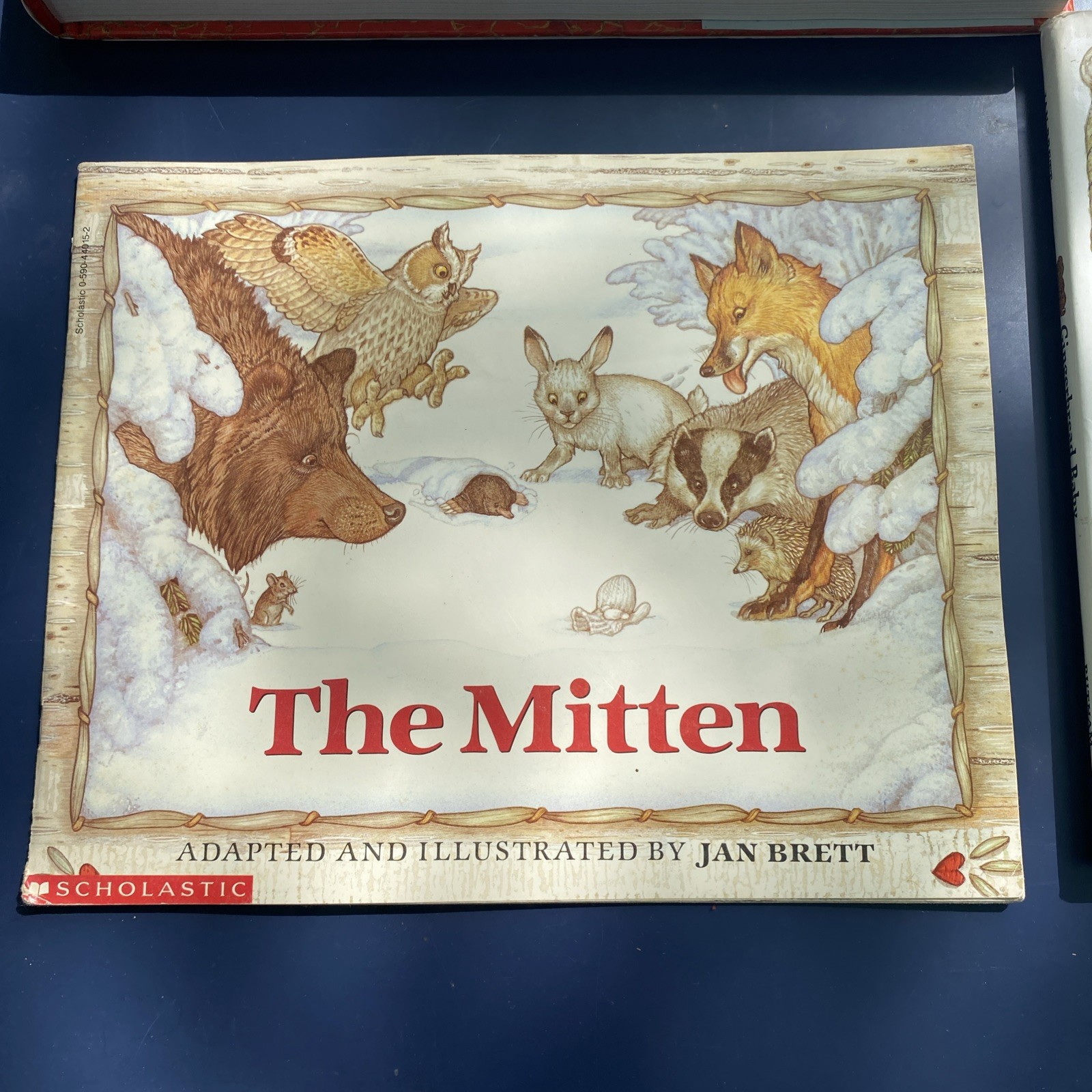 Jan Brett 6 Book Lot of Popular Children’s Stories; The Mitten, The Hat, etc