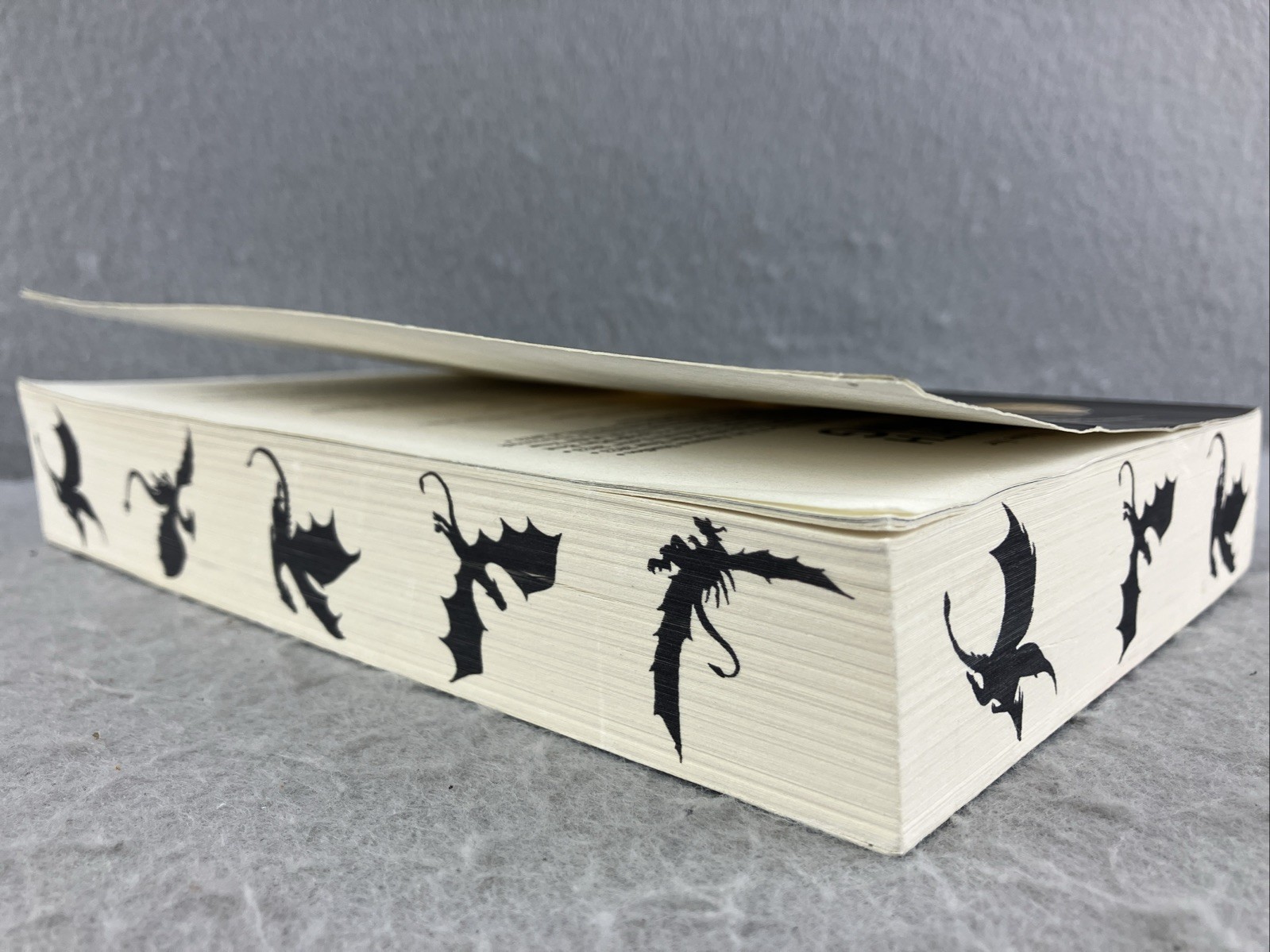 Fourth Wing (Special Edition First Edition Sprayed Edges + Bonus Chapter) OOP