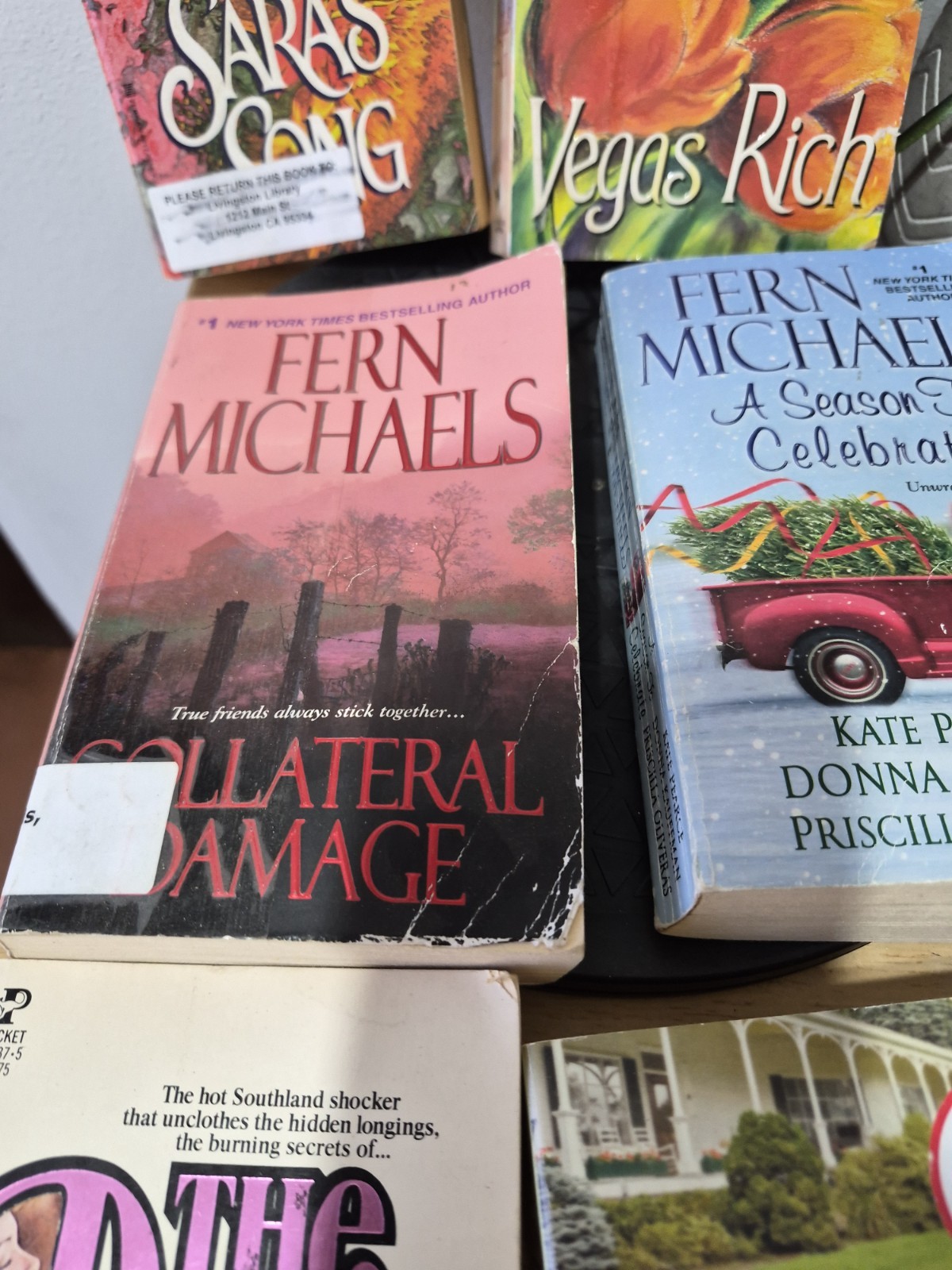 Lot of 10 Fern Michaels Paperback Books TITLES SEEN