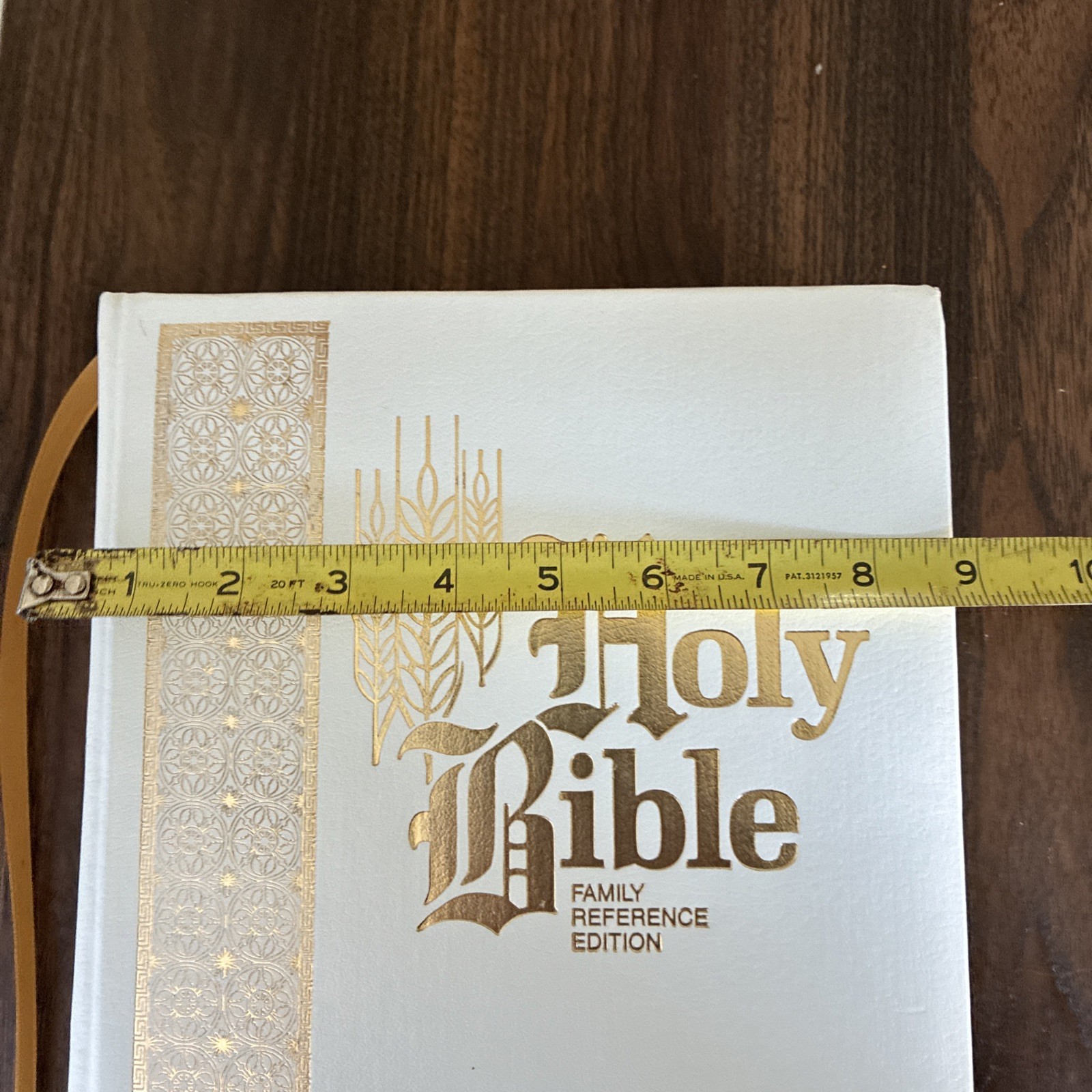 Vintage Holy Bible : Family Reference Edition