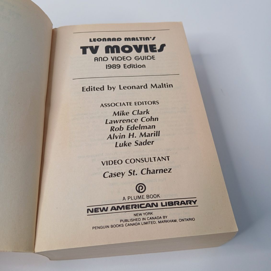 Leonard Maltin’s TV Movies & Video Guide 1989 Edition, Paperback 1,222 pages