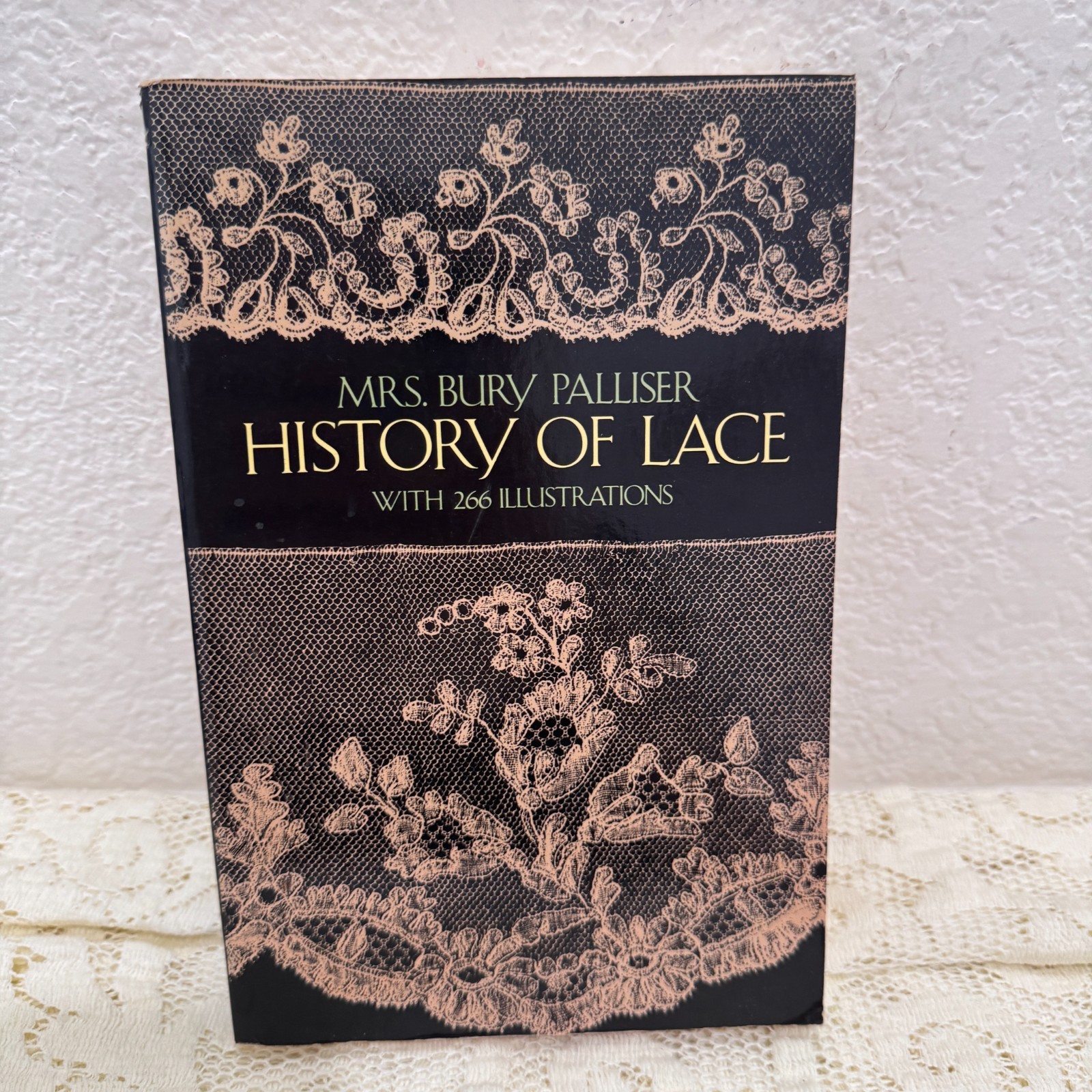 Lot 2 Vintage Lace Book History of Lace Palliser Dictionary Pat Earnshaw Textile