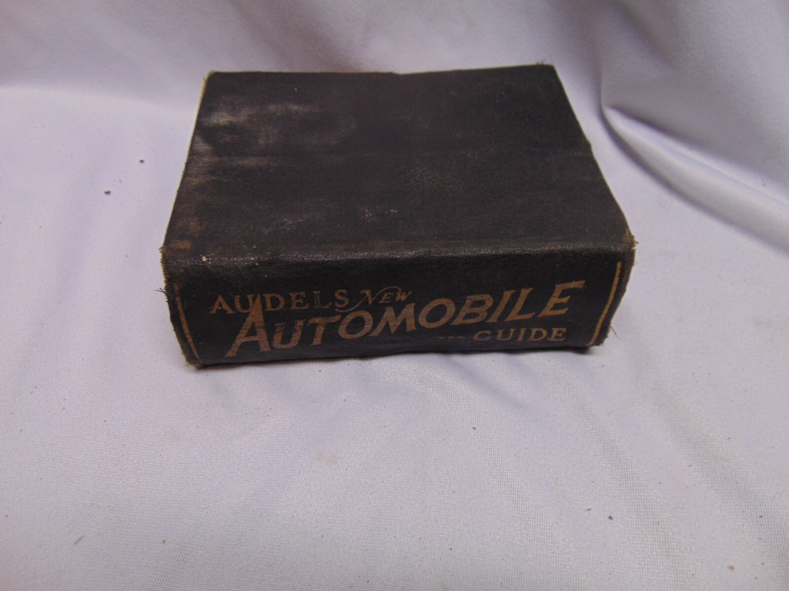1947 softcover Audels New Automobile Guide Mechanics Operators 1604 pages