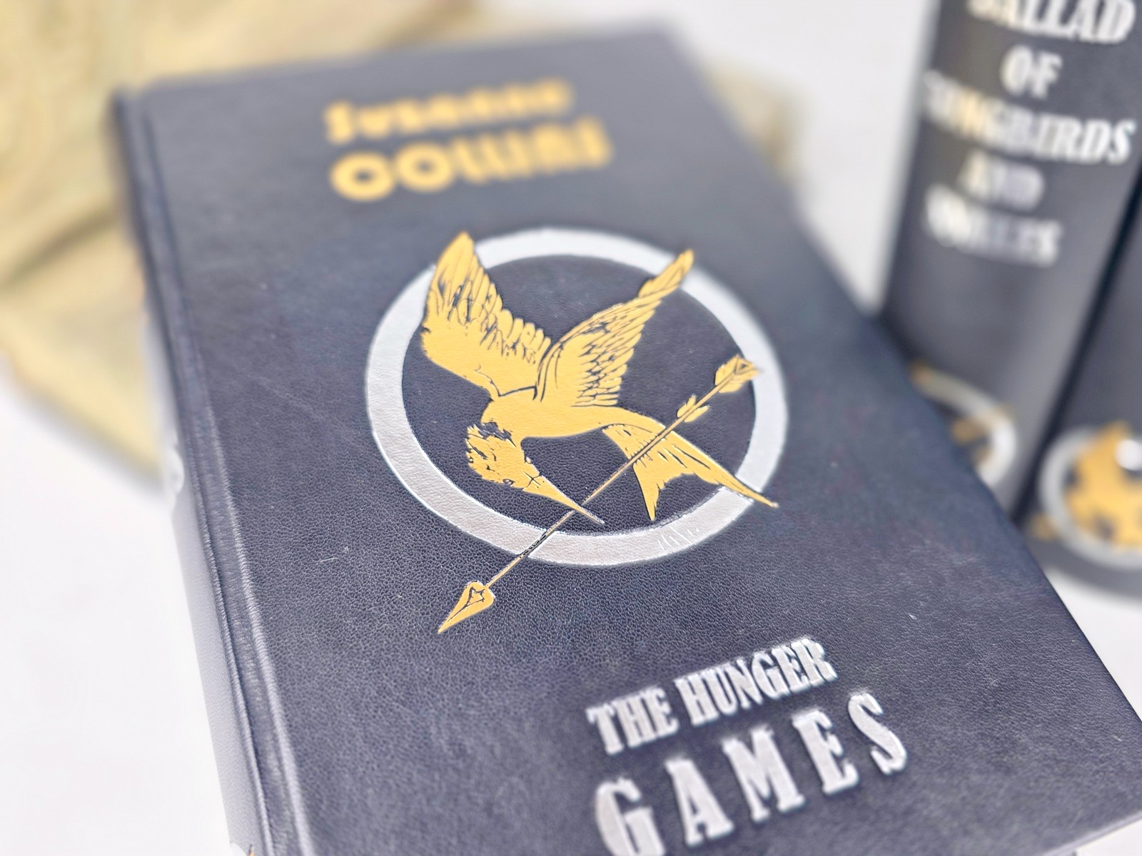 Suzanne Collins – The Hunger Games Series. Leatherbound Set: Limited Edition