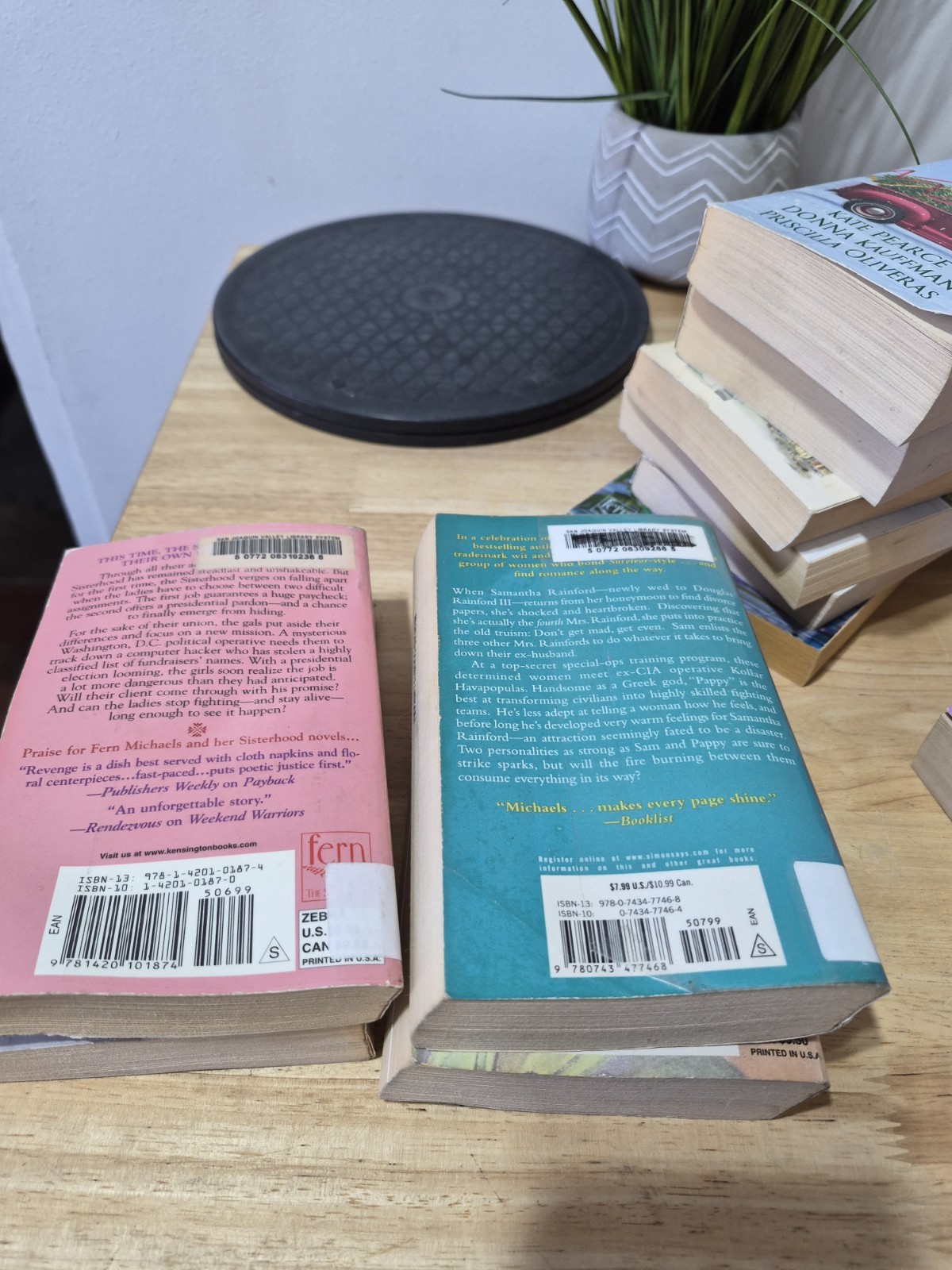 Lot of 10 Fern Michaels Paperback Books TITLES SEEN