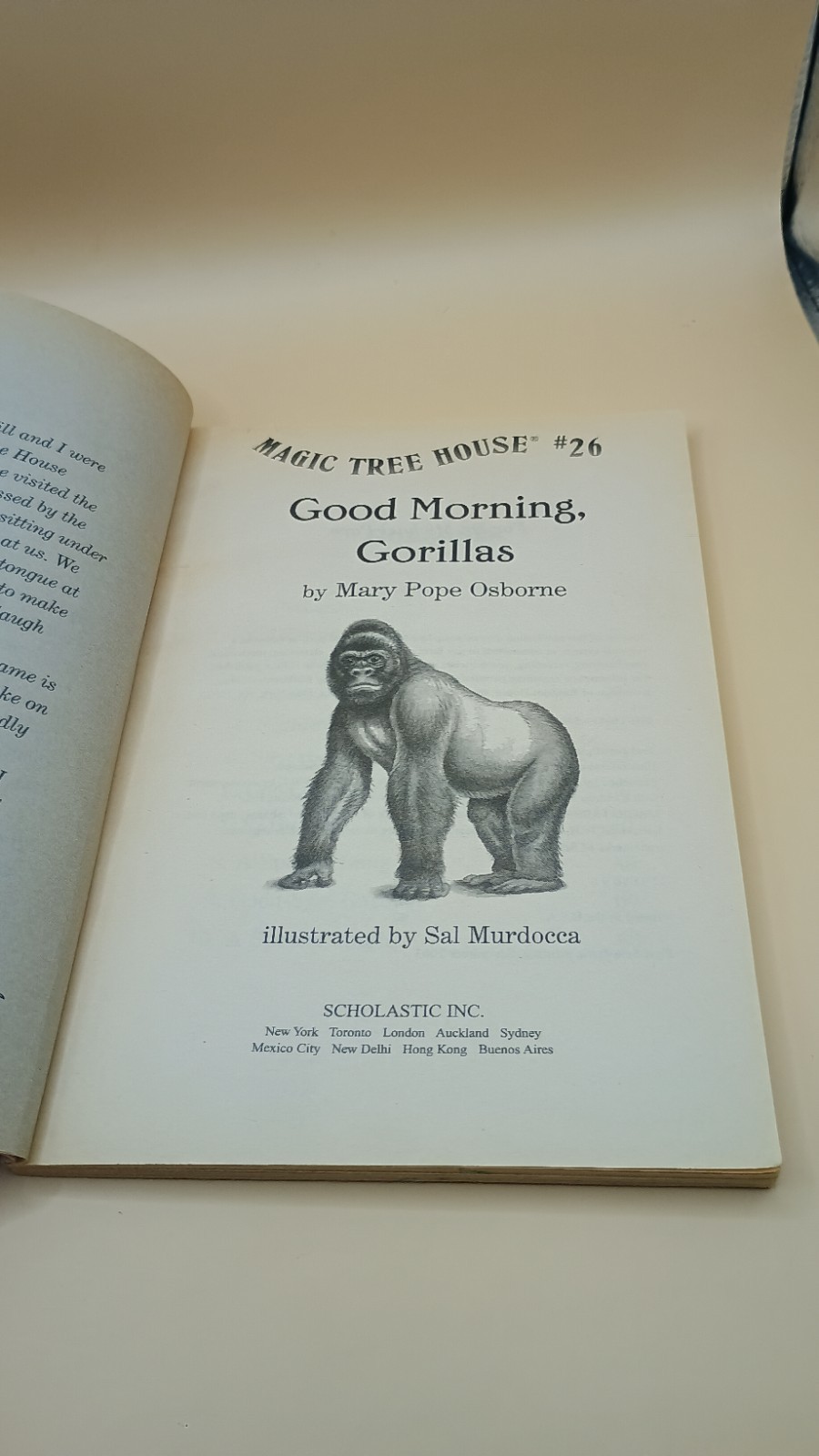 Good Morning Gorillas By Mary Pope Osborne Magic Treehouse #26 Paperback 2003