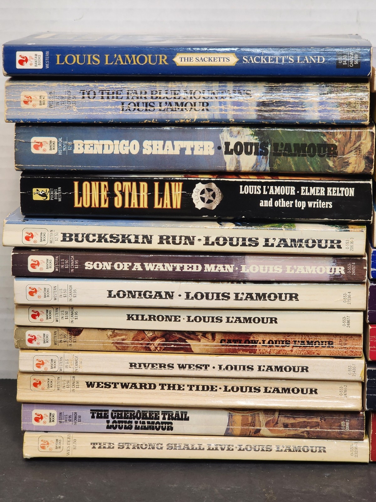 LOUIS L’AMOUR MIXED LOT OF 24 PAPERBACK BOOKS SOME SACKETT BOOKS AND MORE