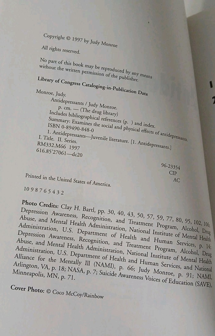 The Drug Library – Antidepressants by Judy Monroe Hardcover