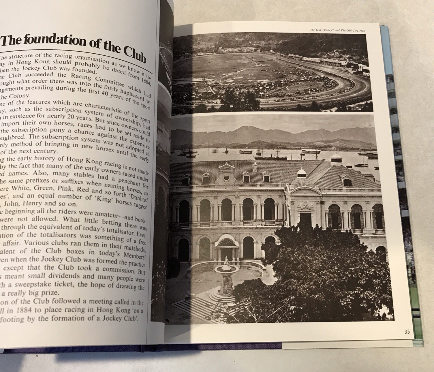 THE ROYAL HONG KONG JOCKEY CLUB Horse Racing Illustrated w/ Slipcase 1975 RARE