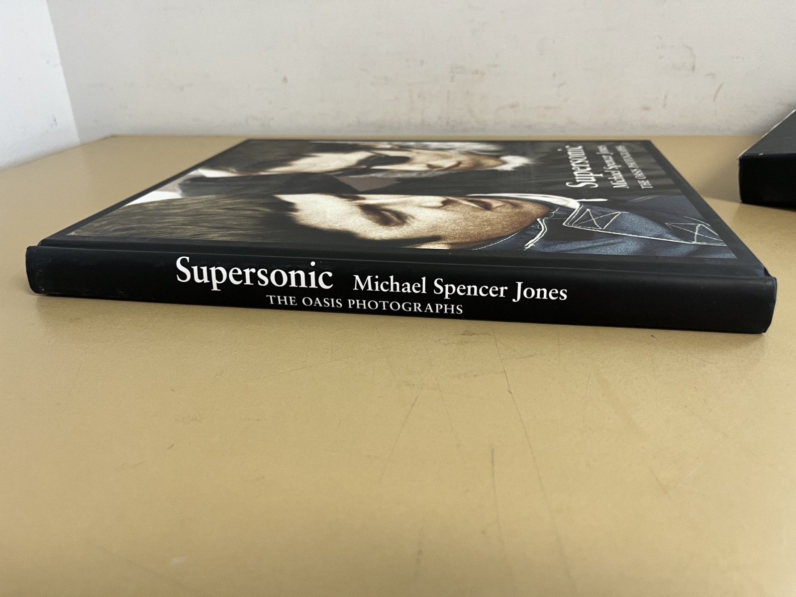 Supersonic The Oasis Photographs By Michael Spencer Jones, PLEASE READ