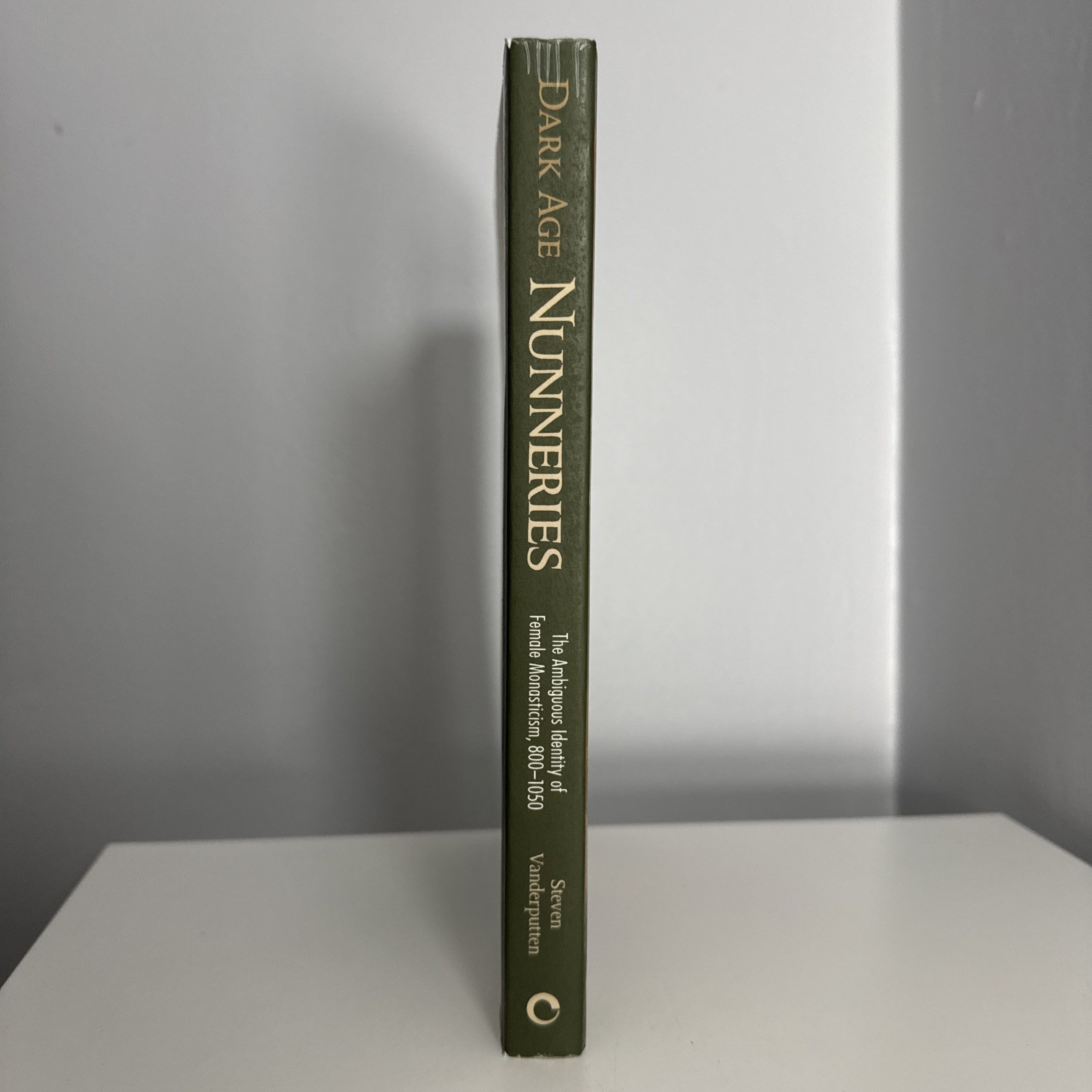 Dark Age Nunneries : The Ambiguous Identity of Female Monasticism, 800-1050