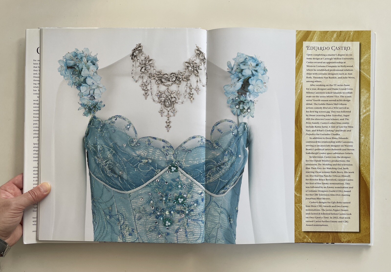 Disney Editions Deluxe Ser.: The Art of Disney Costuming : Heroes, Villains, and