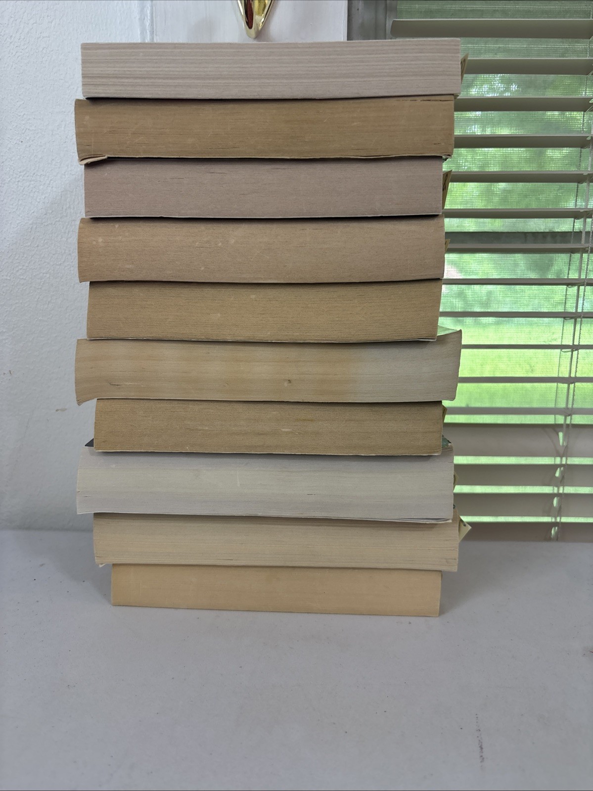 Lot of 10 – Mystery and Thrillers – Mixed Authors – FREE SHIPPING