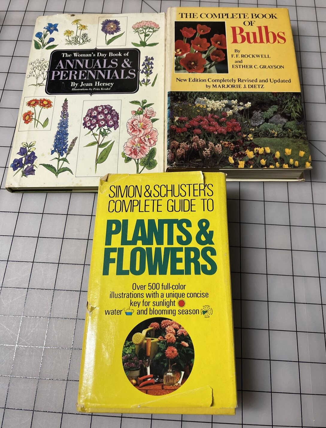 Plants and Flowers Guides Bundle Lot ( 3 Books) Annuals. Perennials. Bulbs.