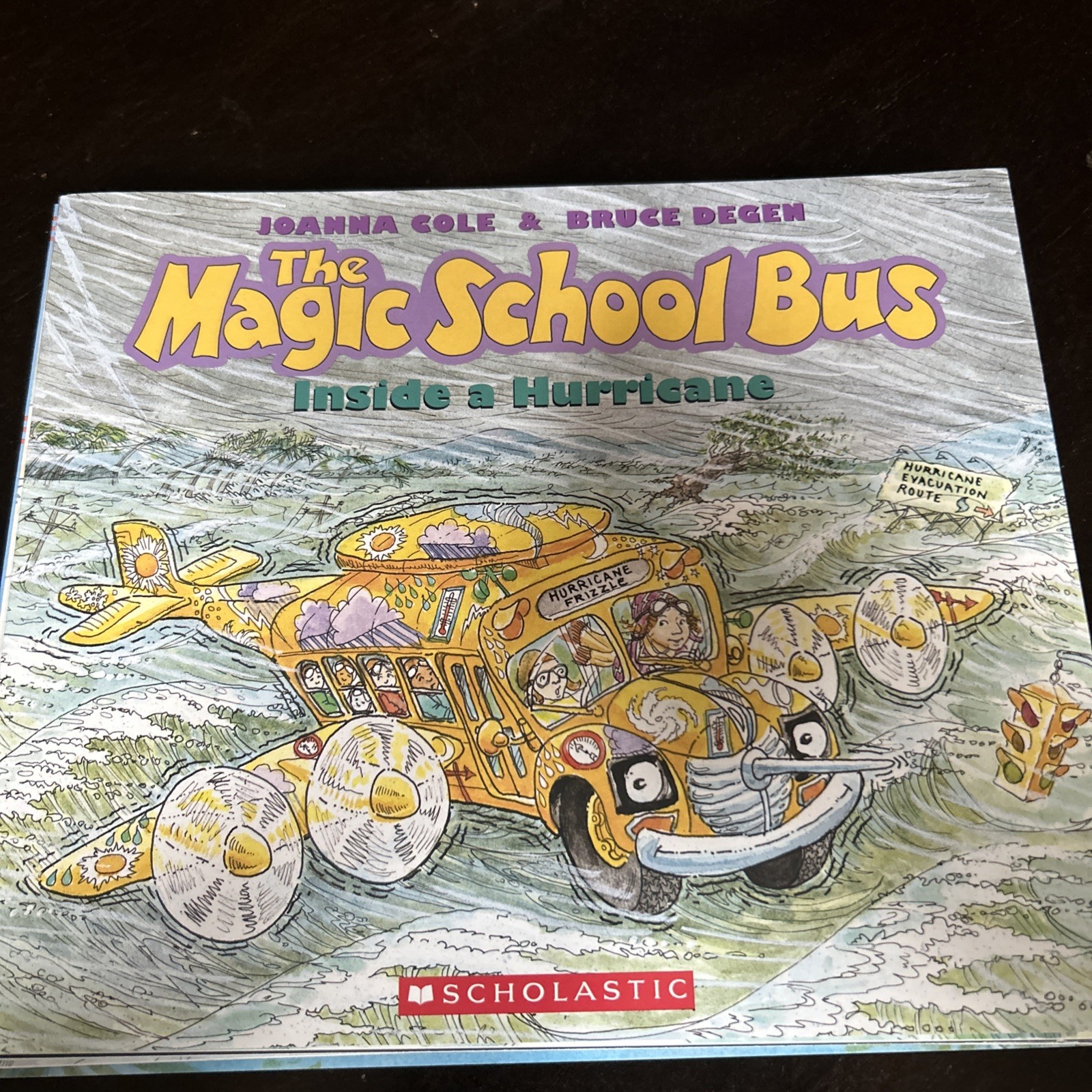SCHOLASTIC The Magic School Bus Books Set Of 8 Books, Joanna Cole & Bruce Degen