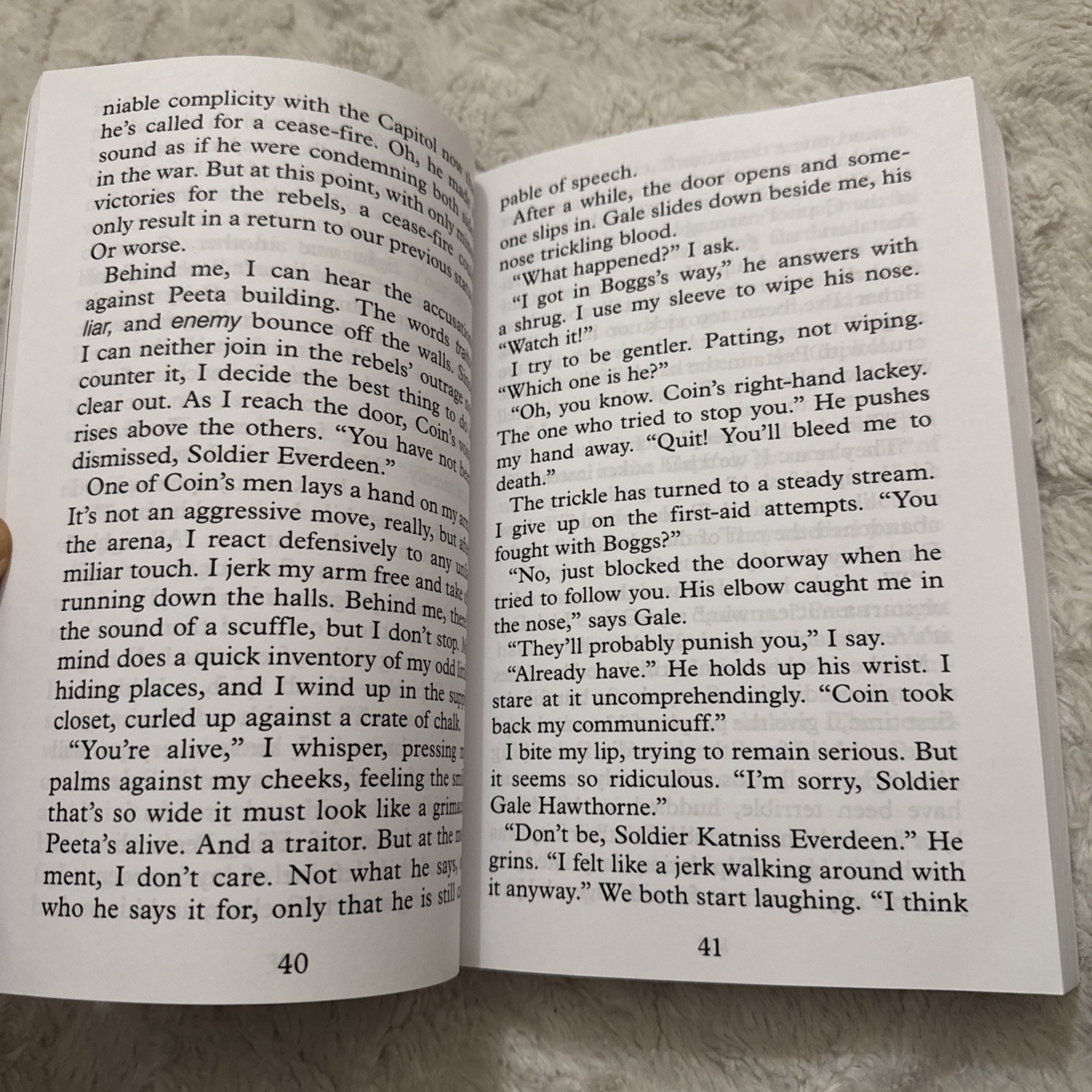 Mockingjay (The Hunger Games) – Paperback By Suzanne Collins – VERY GOOD