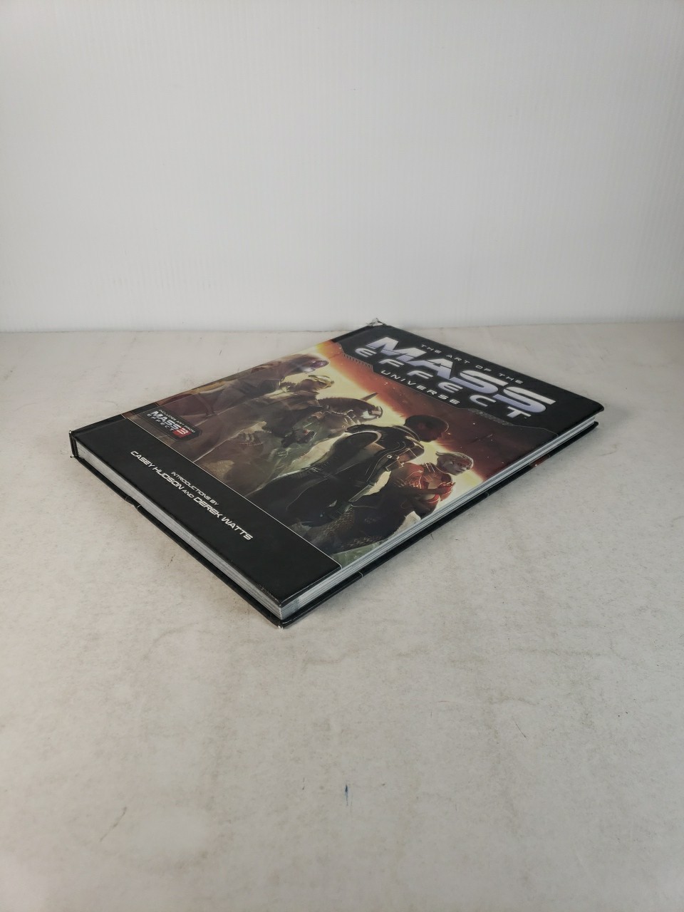 The Art of The Mass Effect Universe – Hardcover By Casey Hudson – First Edition