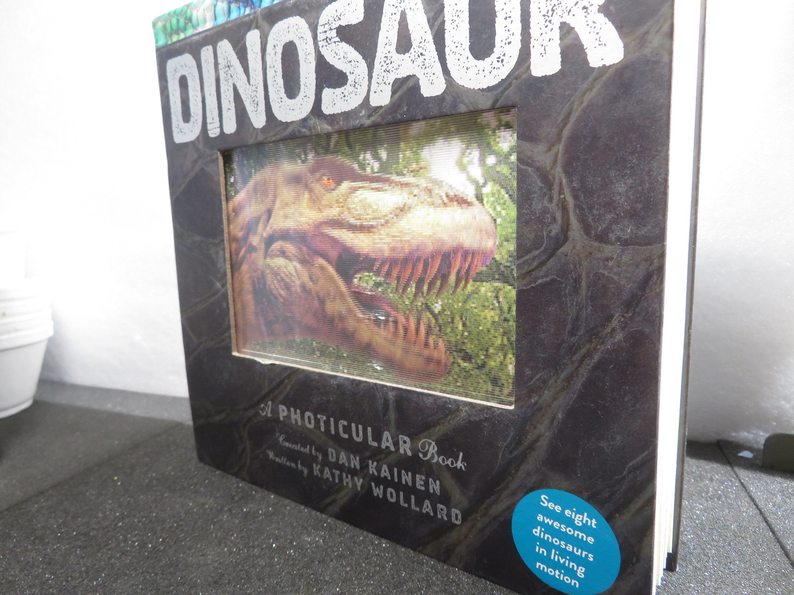Dinosaur : A Photicular Book by Kathy Wollard and Dan Kainen 2018, Hardcover