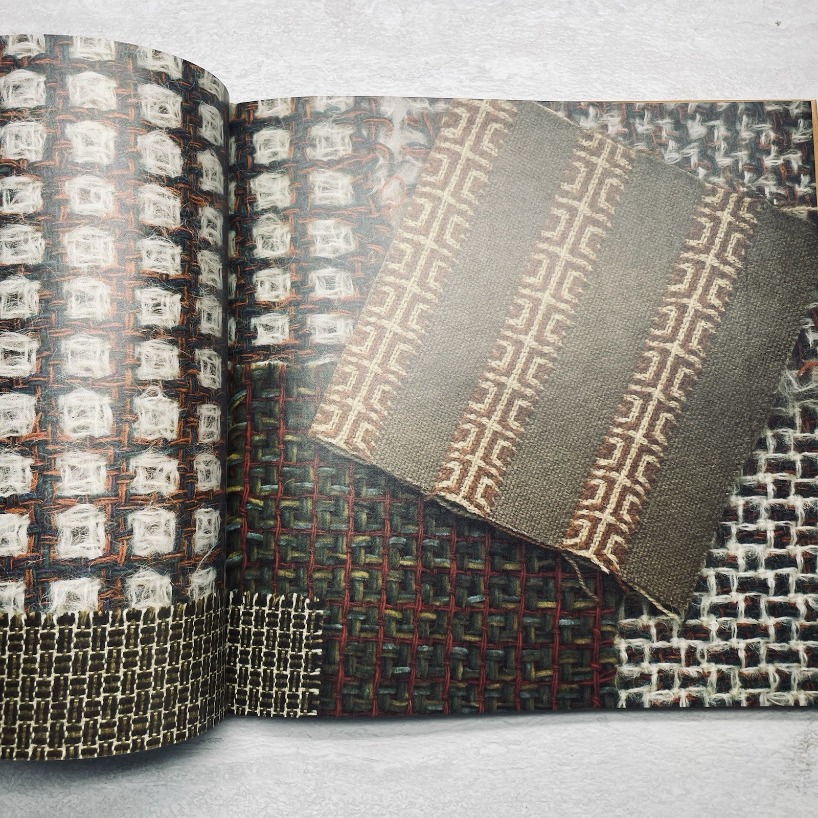 COLOR-AND-WEAVE DESIGN by Ann Sutton 1984 HC/ DJ Patterns Loom Textiles