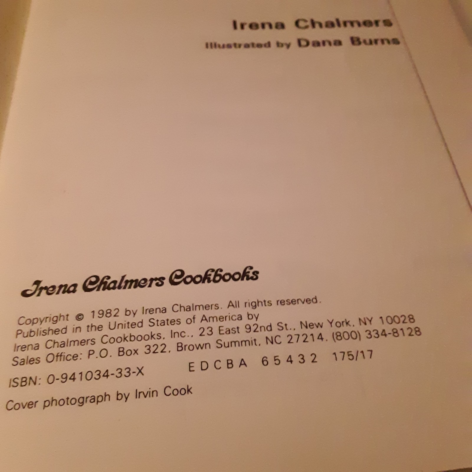 Vintage Napkin Folds Irena Chalmers 1982 paperback book