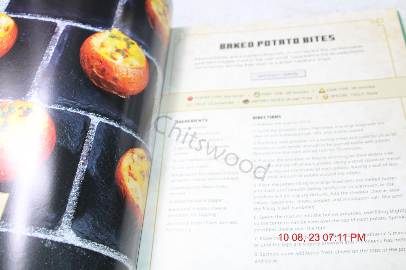 Minecraft: Gather, Cook, Eat! Official Cookbook by Tara Theoharis (2023,…