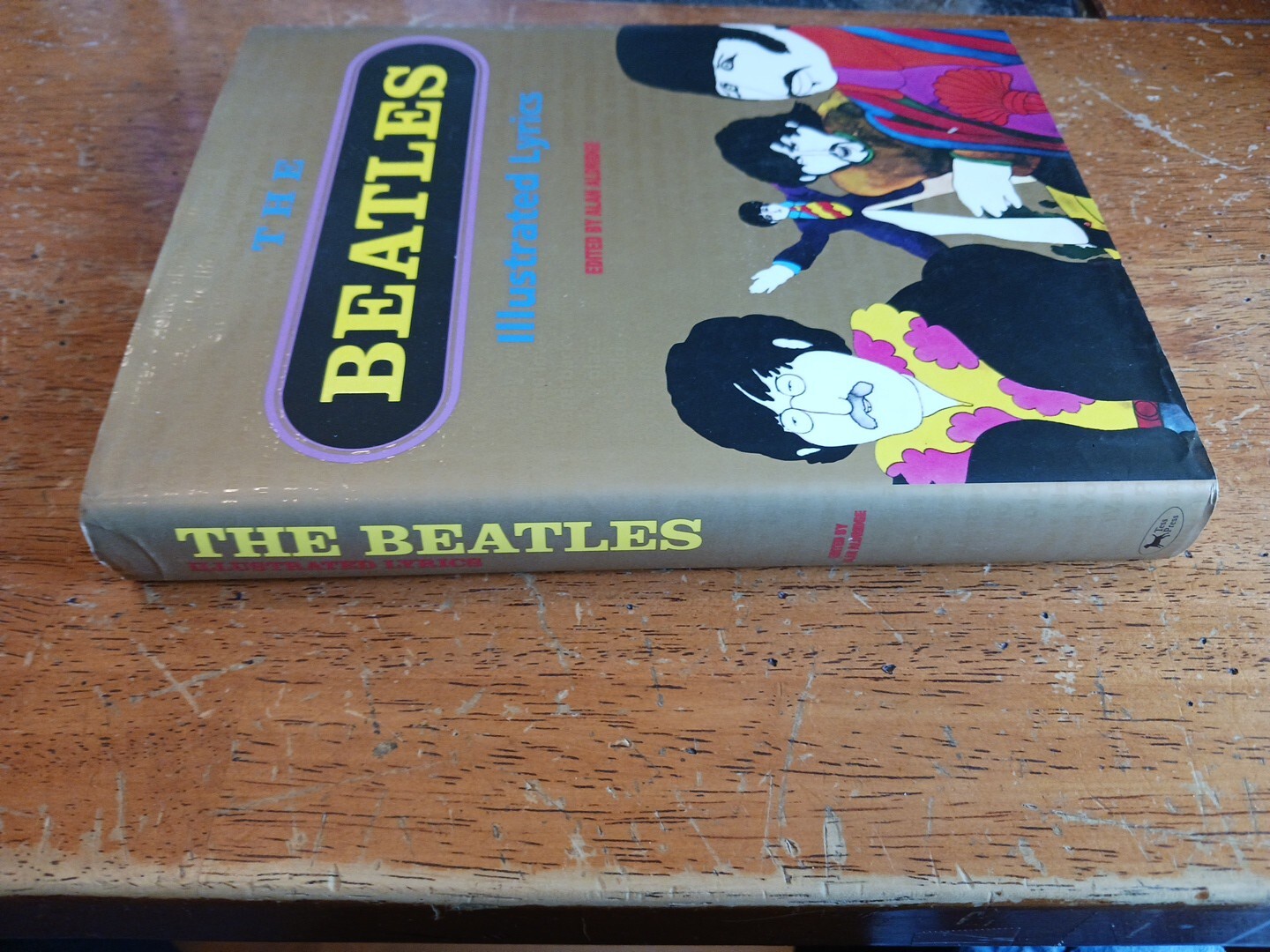 BEATLES – ILLUSTRATED LYRICS -267 PAGES -HARDCOVER HCDJ BOOK , 1991 ,THE BEATLES