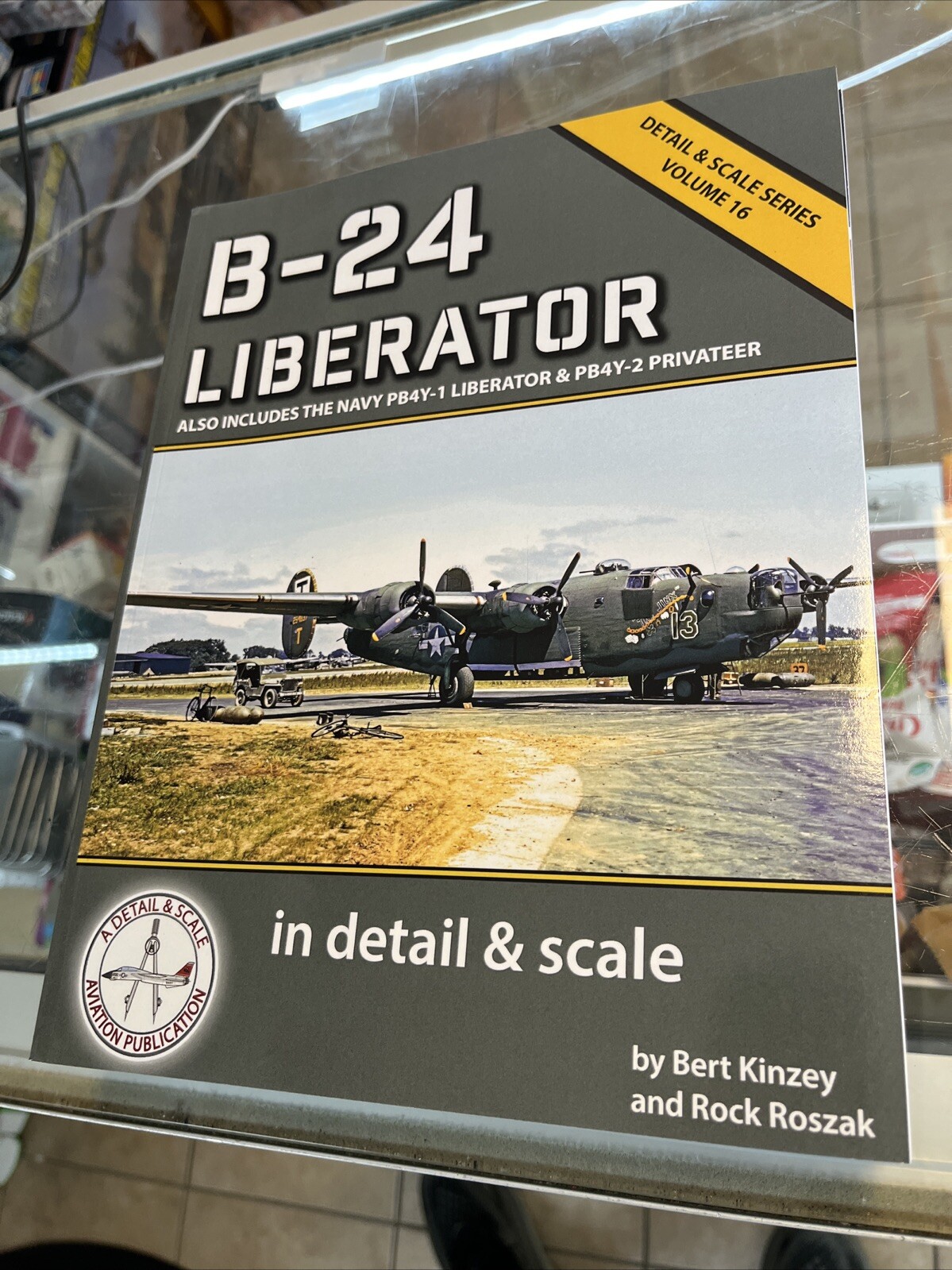 B-24 Liberator In Detail & Scale 6537