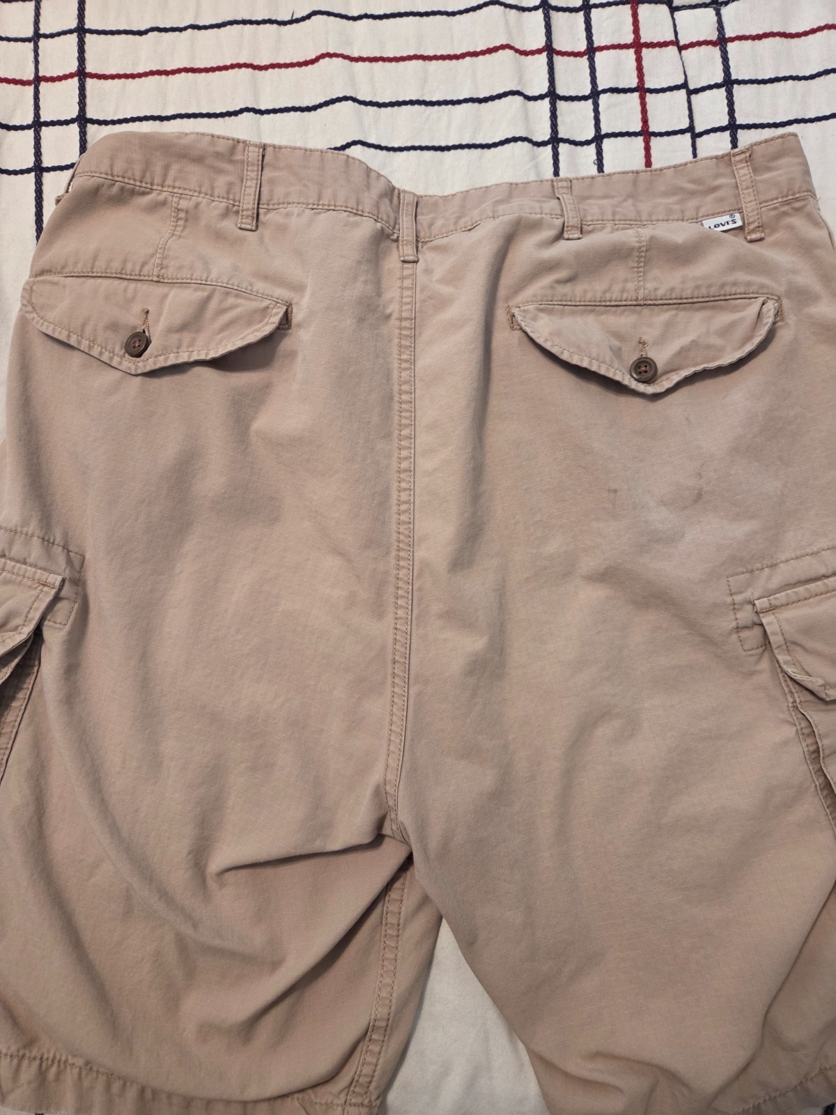 Mens Levi Strauss Cargo Waterless 100% Cotton Shorts 36 Waist (Beige)