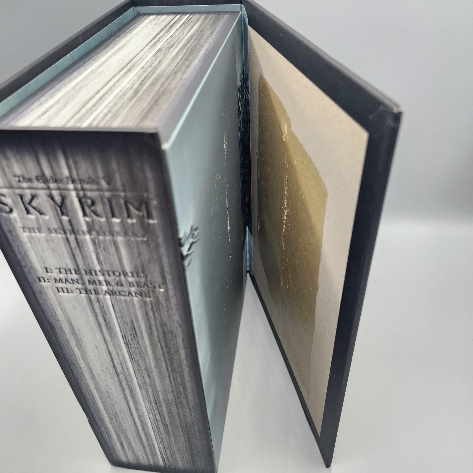 The Skyrim Library – Volumes I, II & III (Box Set) Pre-owned – Read