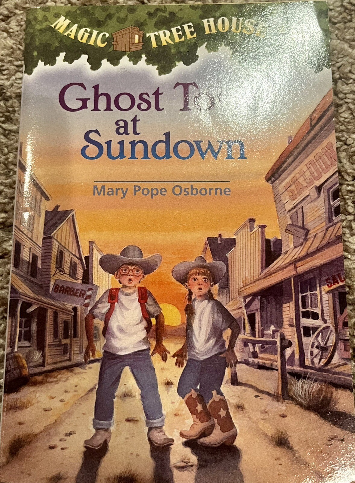 Very Good Ghost Town at Sundown (Magic Tree House, No. 10) by Mary Pope Osborne