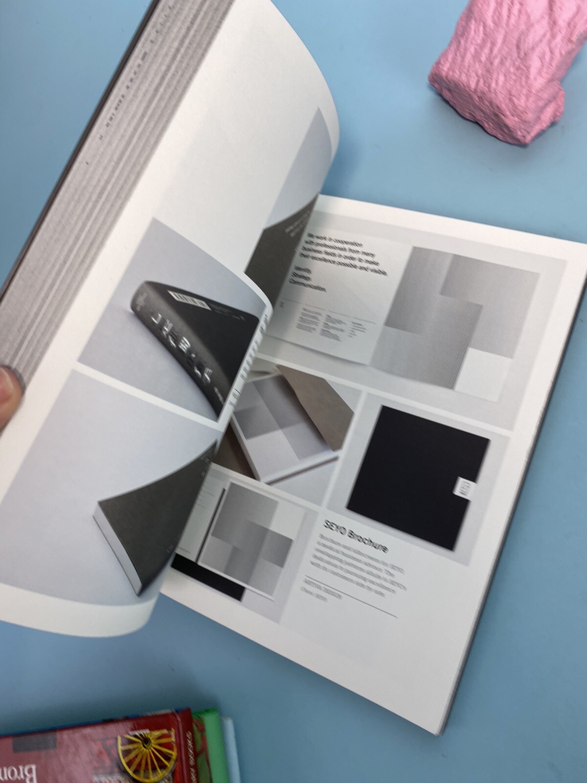 Palette, No. 1: Black & White: New Monochrome Graphics [Palette, 01] , paperback