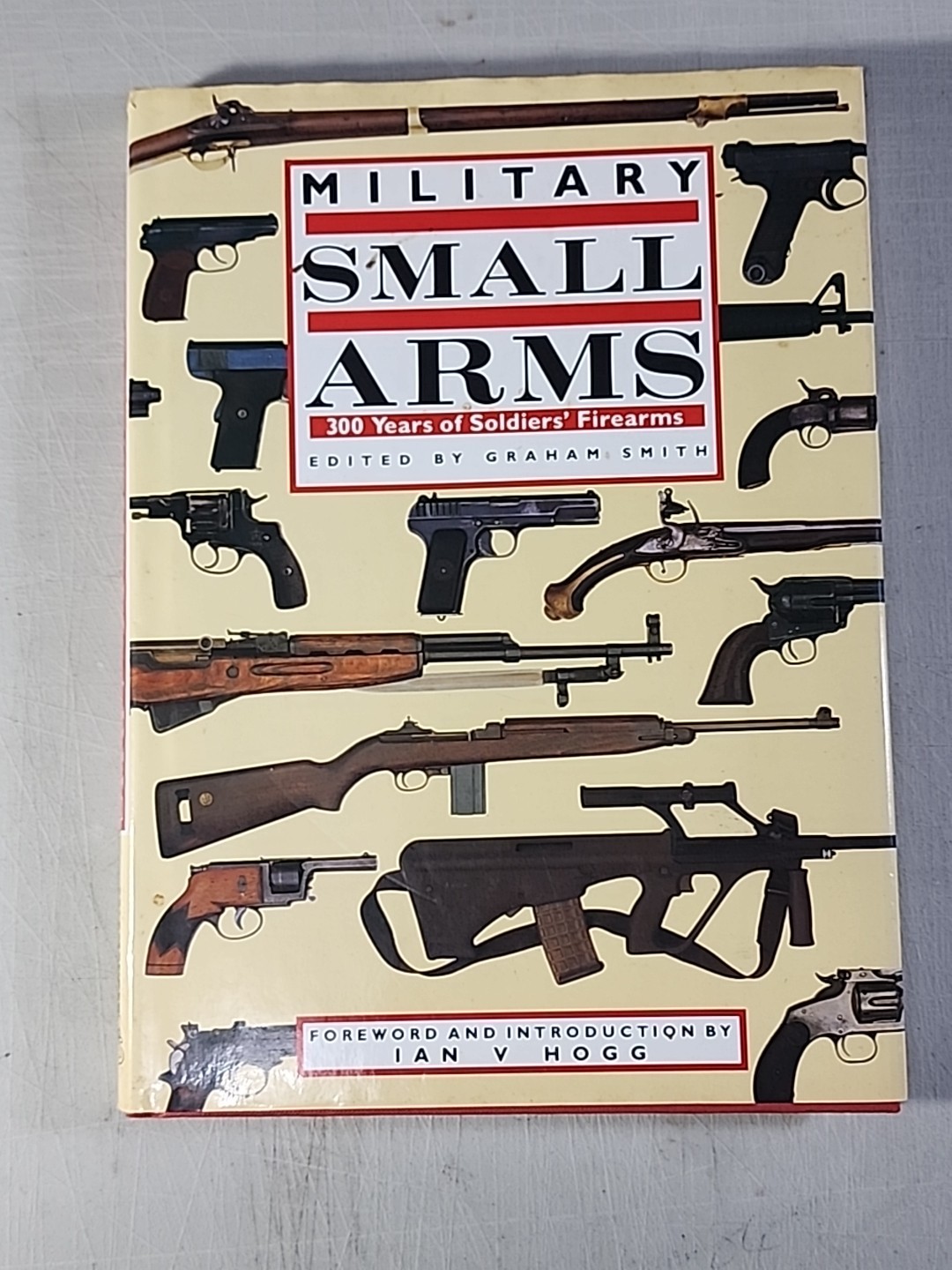 Military Small Arms: 300 Years of Soldier’s – Hardcover (2507041032