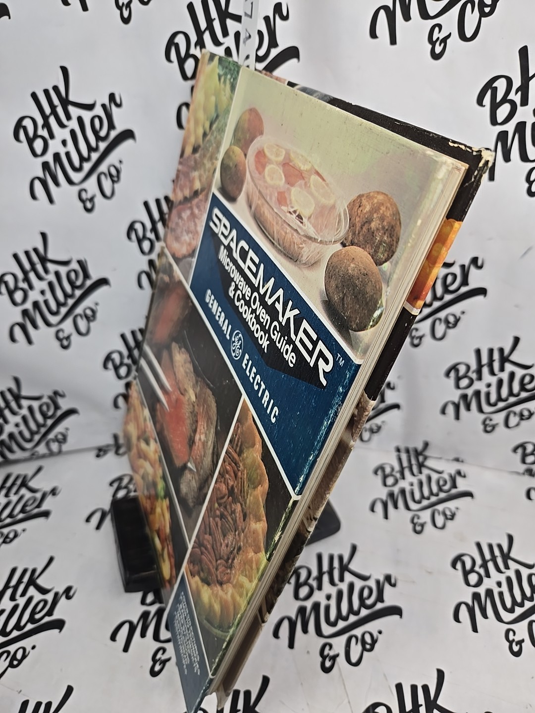 The Microwave Guide and Cookbook 1977 Hardcover General Electric GE