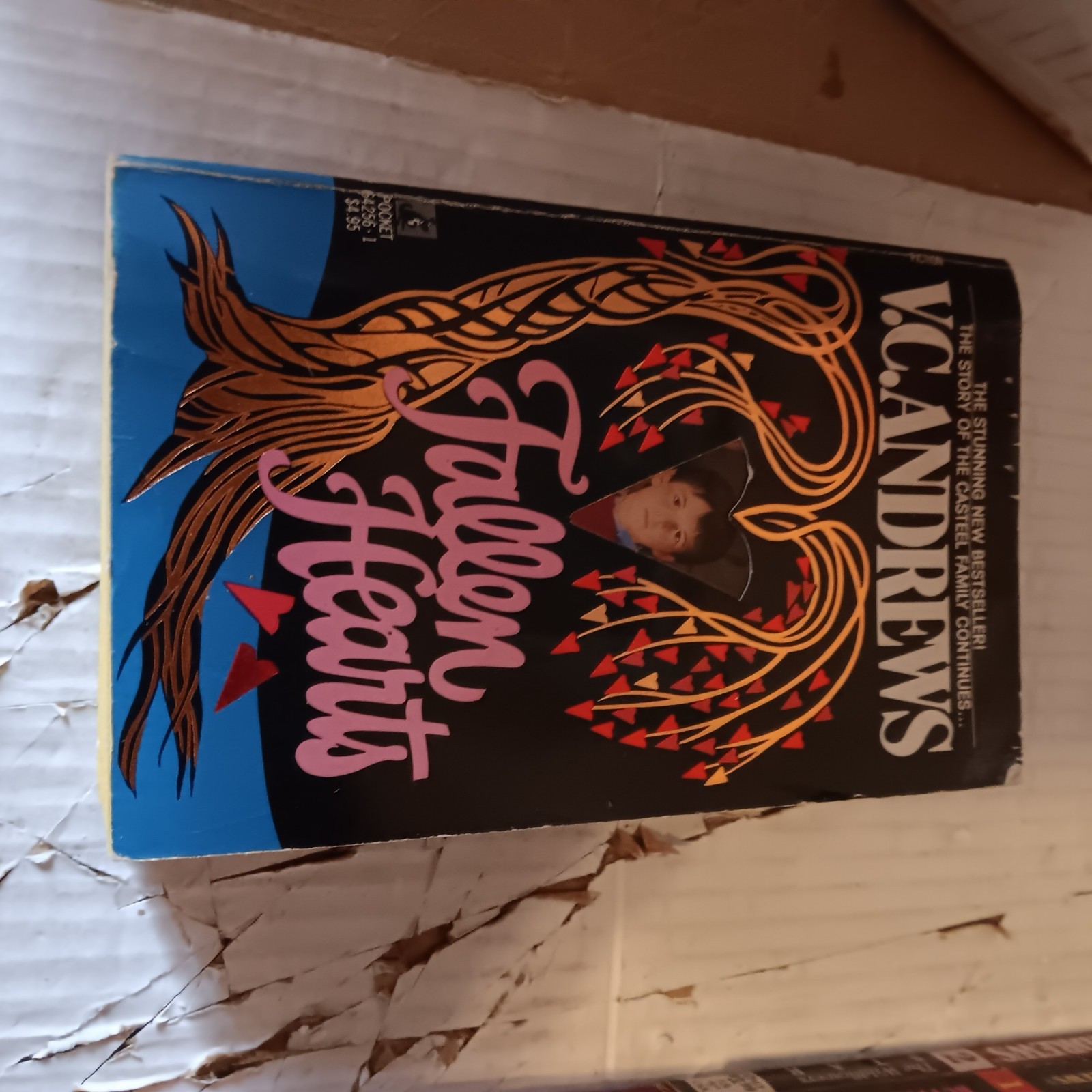 HUGE Lot 37 V.C. Andrews Used Paperback Books Includes several Keyhole Covers