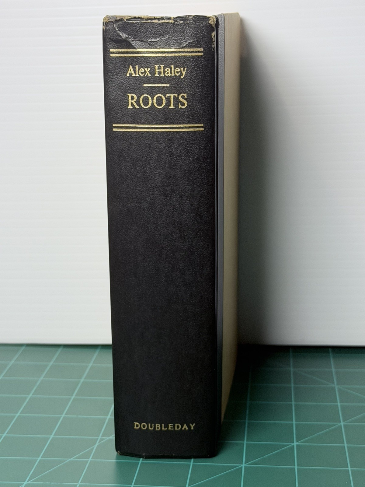 Roots: The Saga of an American Family by Alex Haley 1976 Vintage (Hardcover)