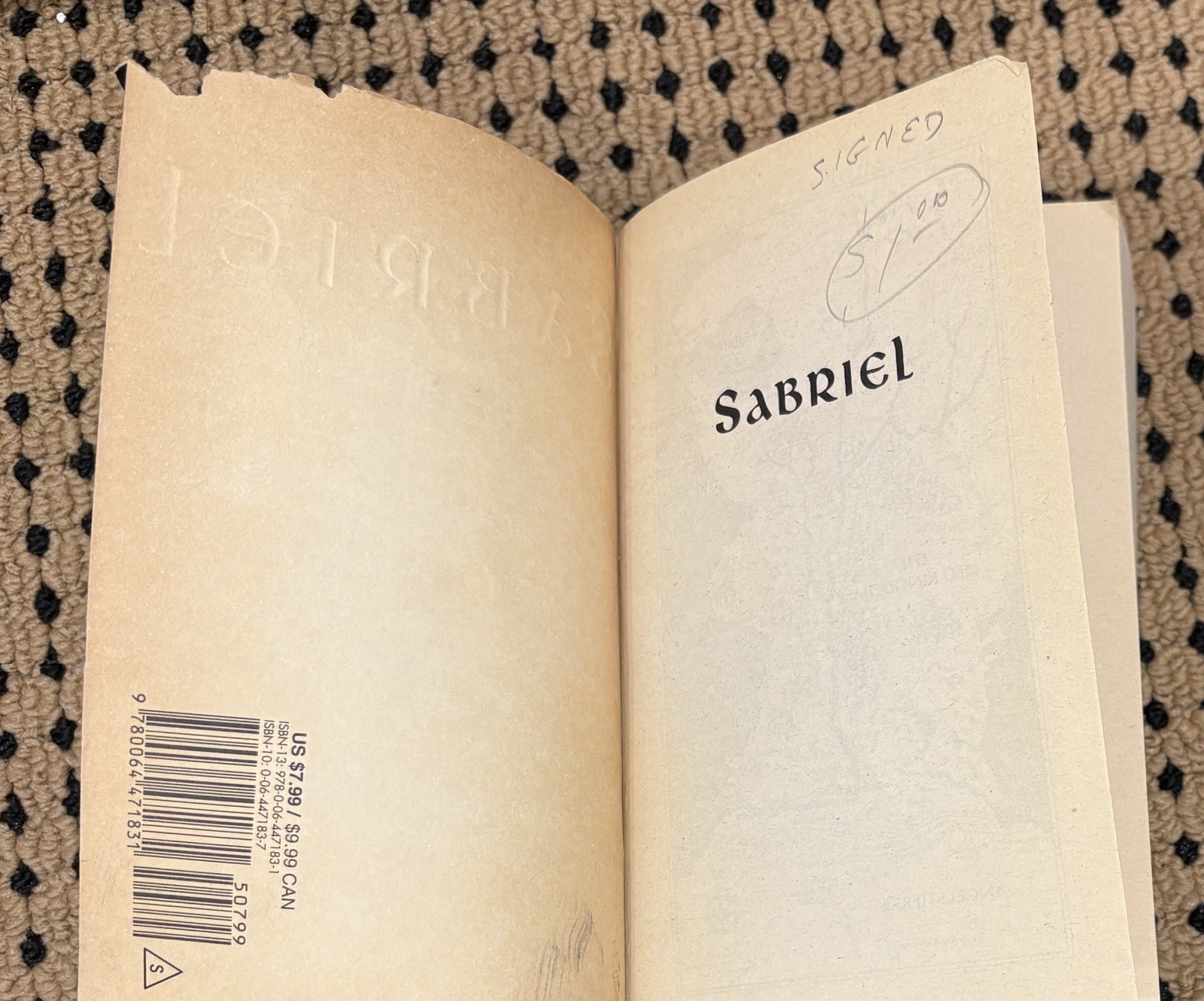 SIGNED – Sabriel (Old Kingdom) – Mass Market Paperback By Garth Nix