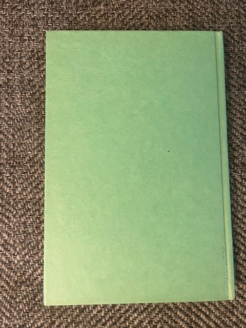 The Lively Ghosts of Ireland – Hans Holzer HC / DJ (1967) VERY GOOD