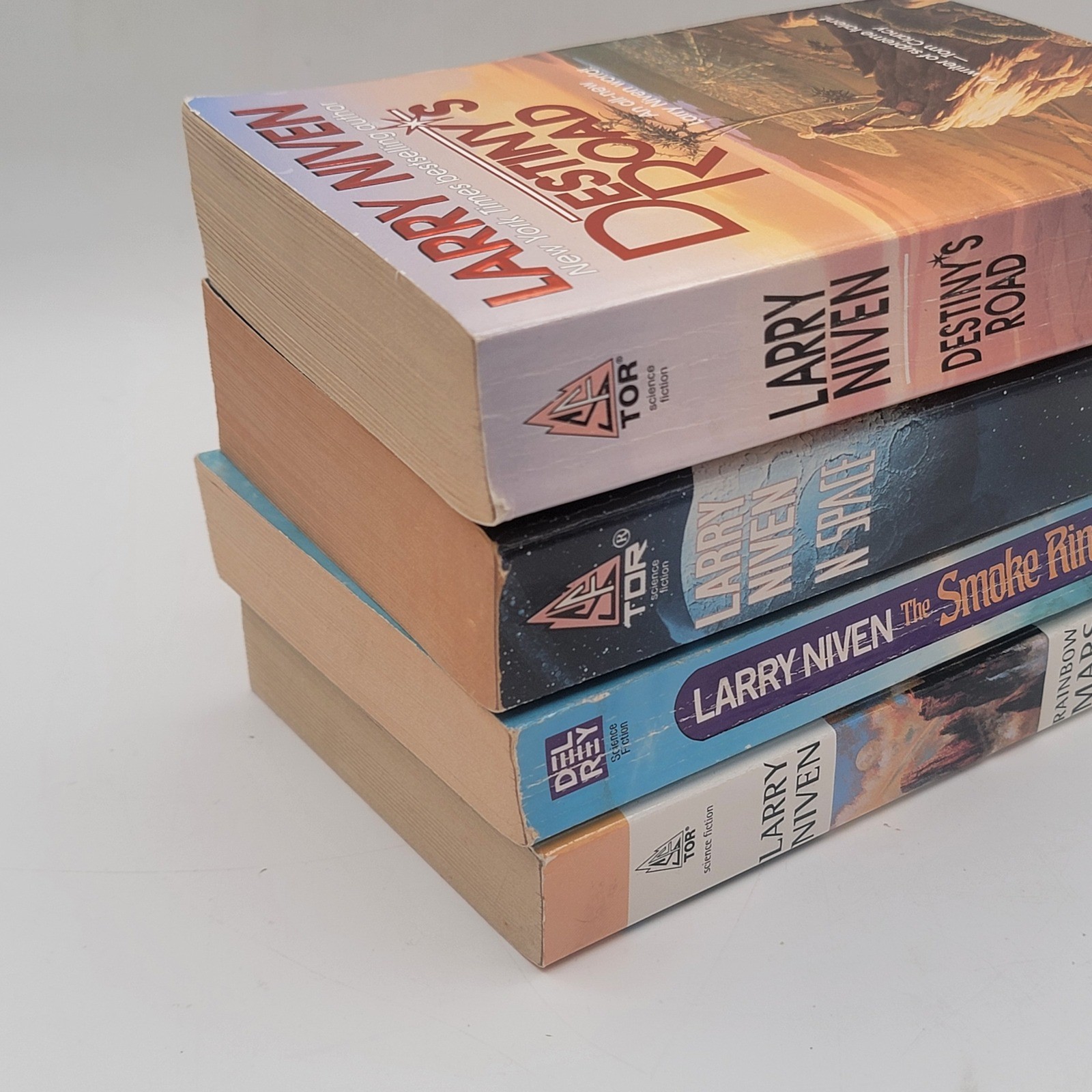 Larry Niven 4 Book Lot Mass Market Paperbacks Sci-Fi Space Opera Good