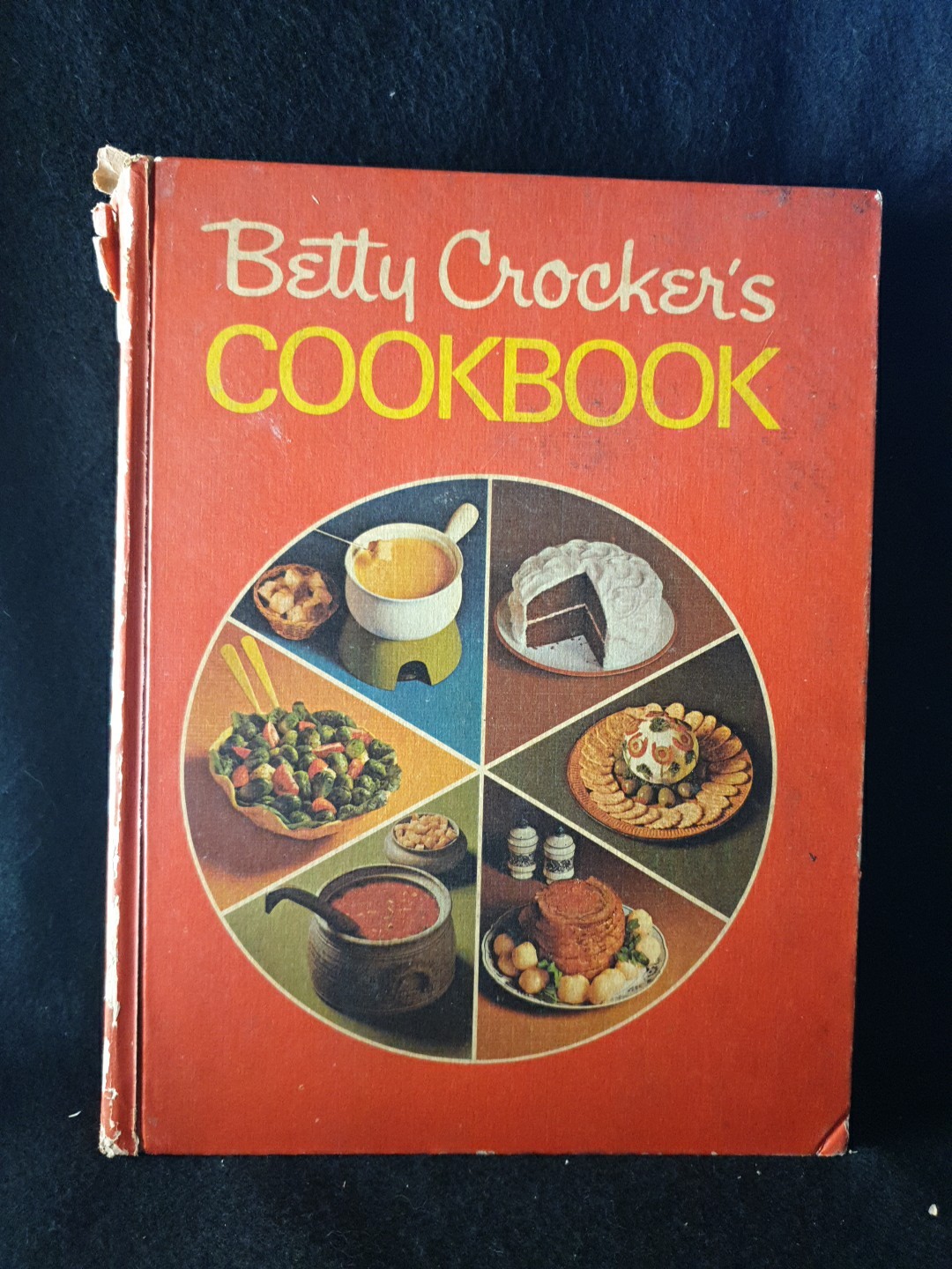 Betty Crocker’s Cookbook 1974 HC Vintage Cookbook Golden Press Recipes USA