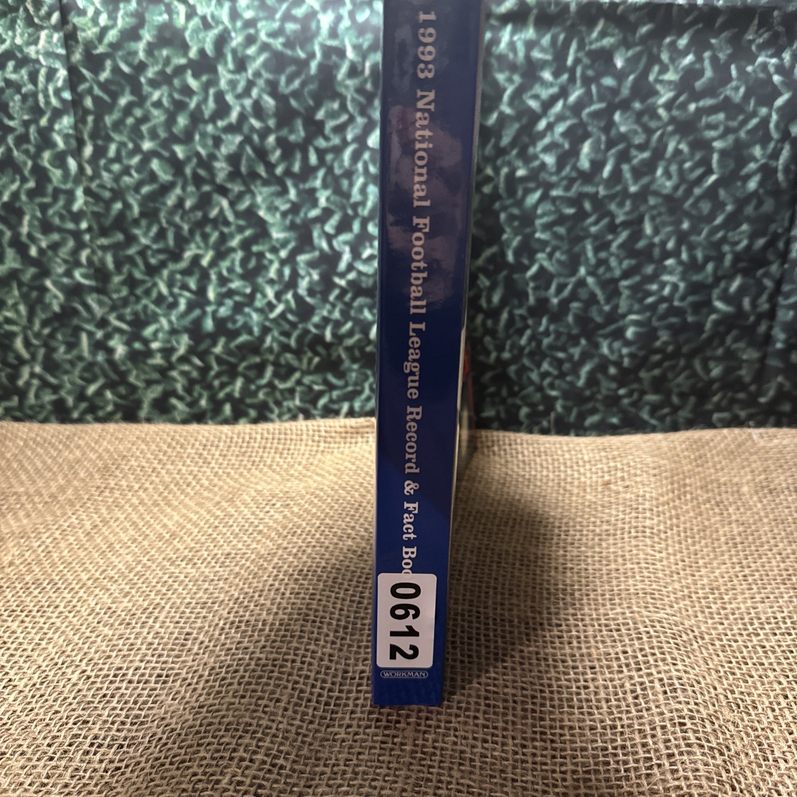 Official NFL 1993 Record and Fact Book (NFL Record Fact Book) – Great!