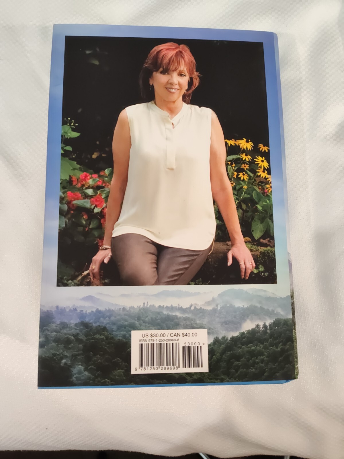 Mind Games: A Novel – Hardcover, by Roberts Nora – Like New