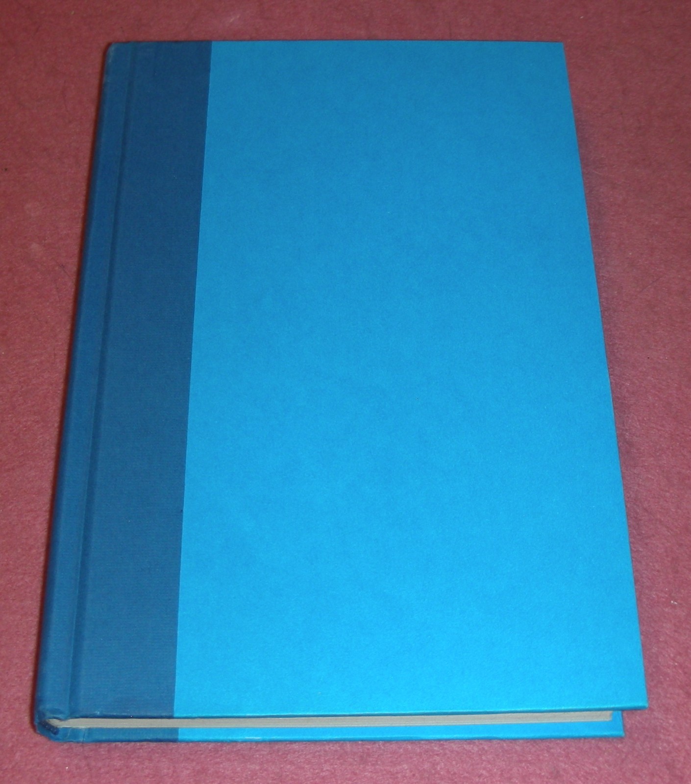 AN UNWANTED GUEST by Shari Lapena 2018 HC/DJ ~ 1st Edition, 1st Print + Cover