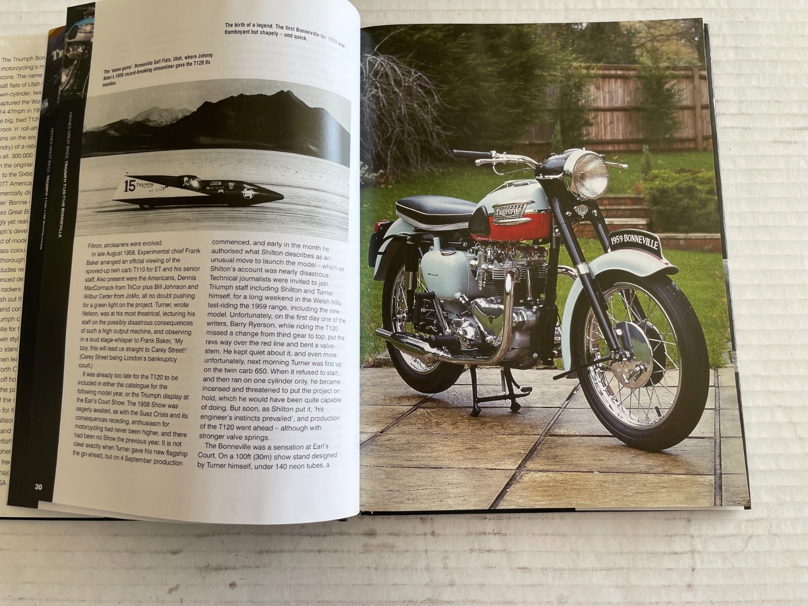 TRIUMPH BONNEVILLE: T120/T140 (HAYNES GREAT BIKES) By Steve Wilson & Hughie