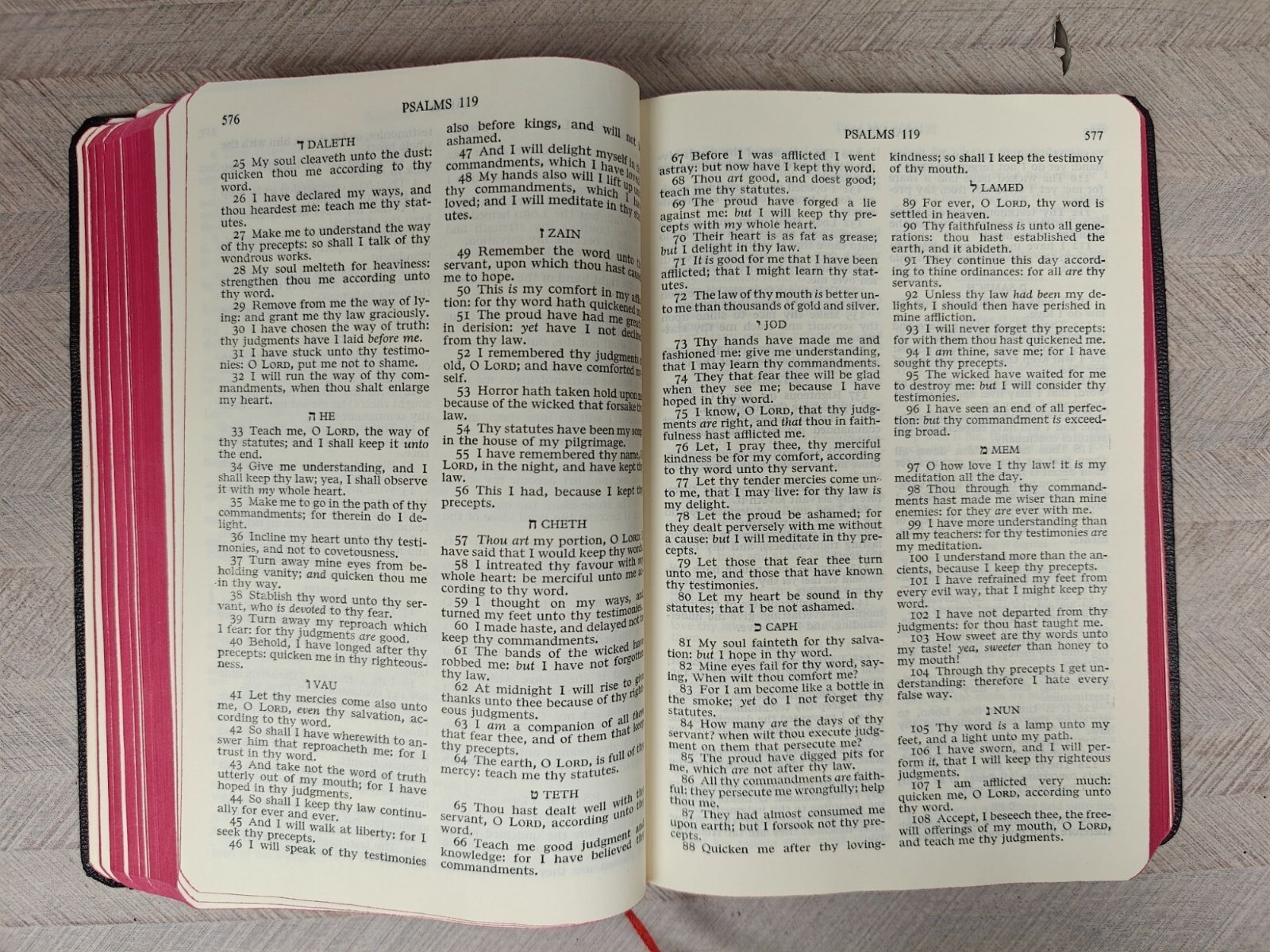 Holy Bible Abundant Life KJV Oral Roberts Black Leather National Bible Press