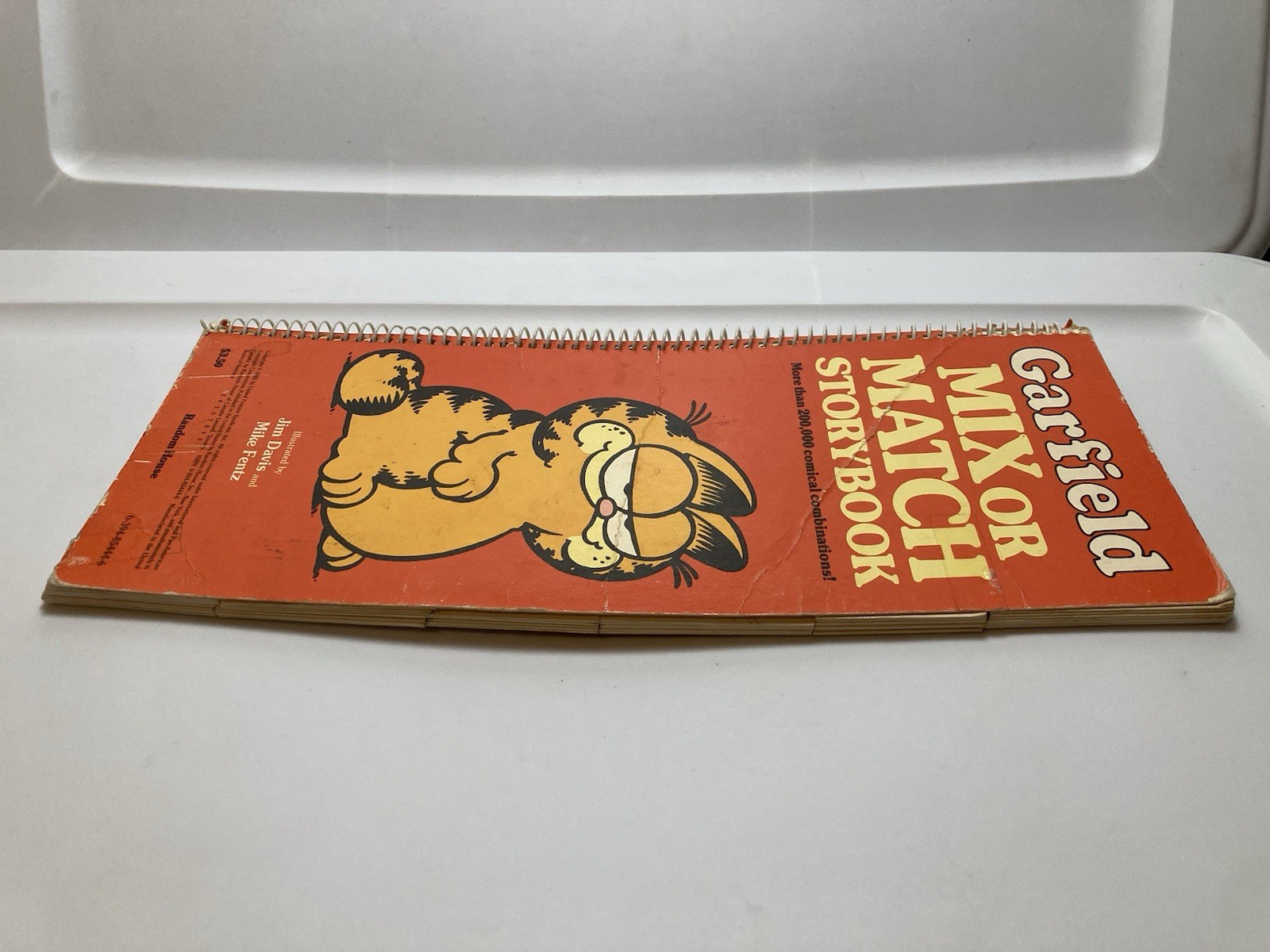1982 Garfield Mix or Match Storybook, Long Spiral Bound Flip Book 200,000 Combos