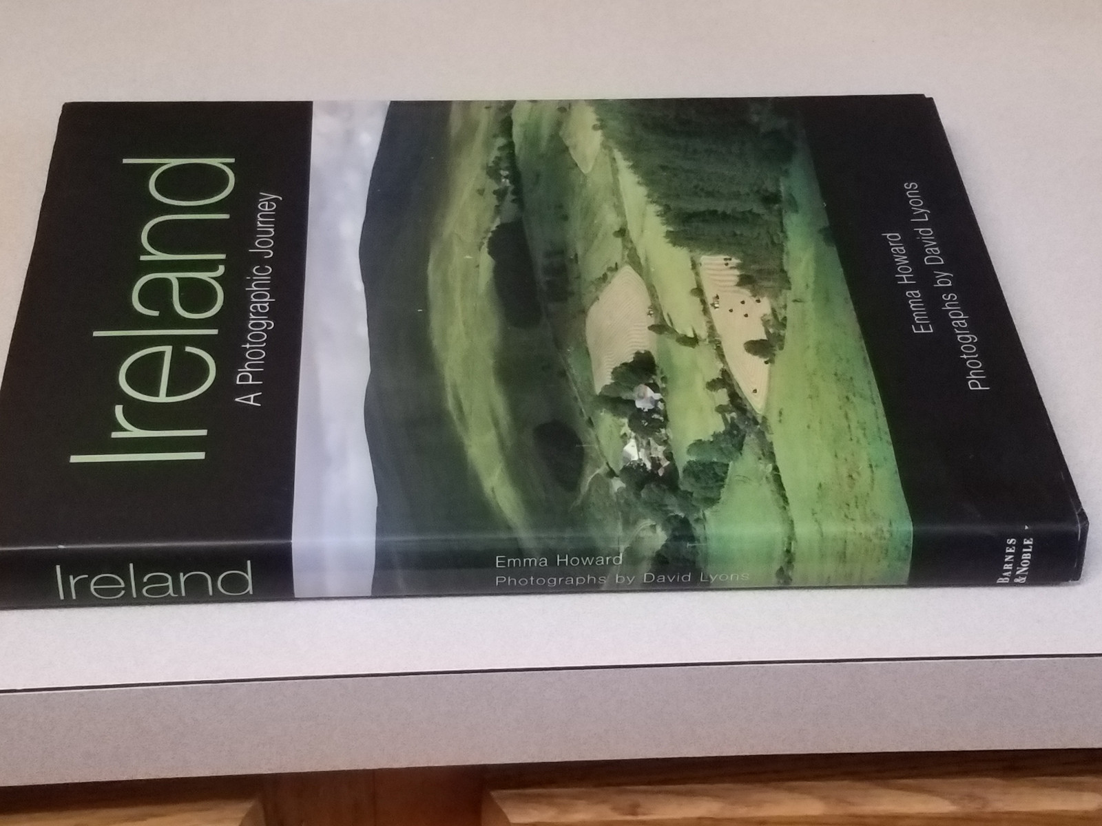 Ireland A Photographic Journey By Emma Howard Photo’s By David Lyons HC Book